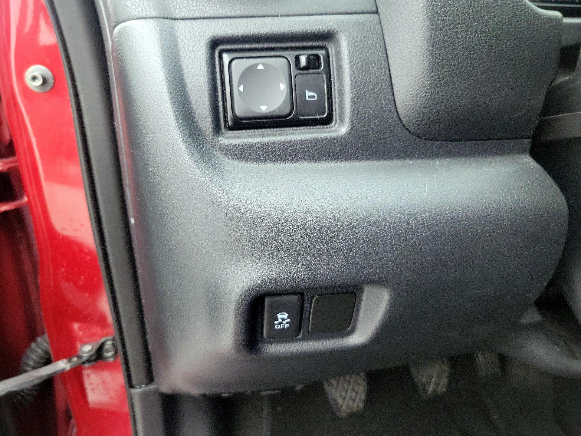 Thumbnail: 2014 Nissan Versa Note - 13