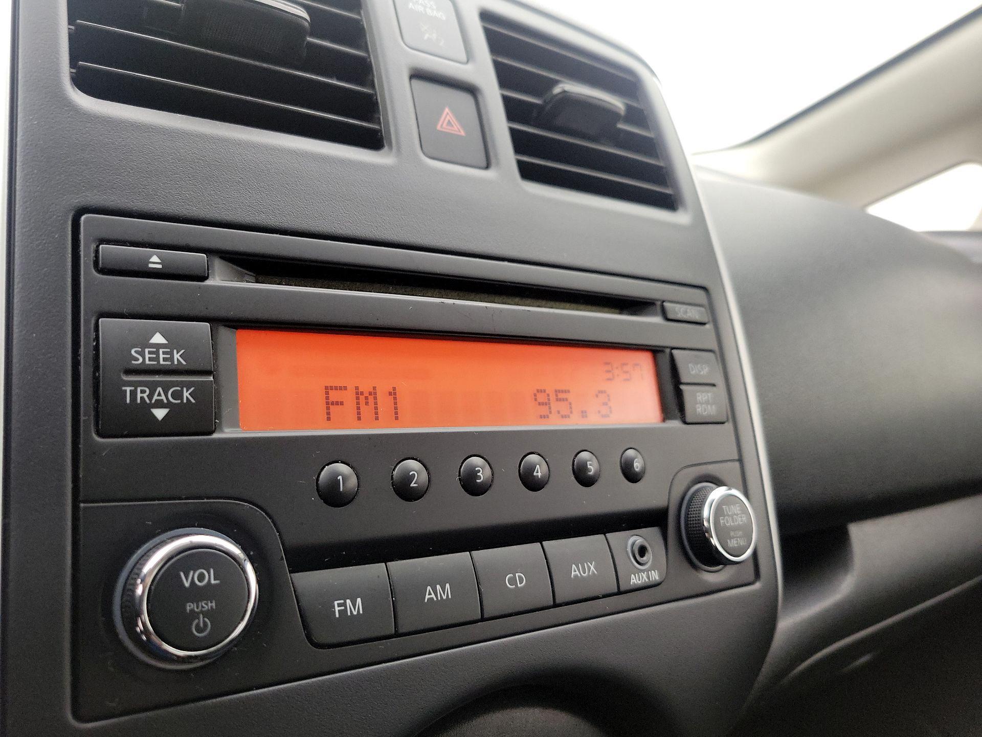 Thumbnail: 2014 Nissan Versa Note - 14