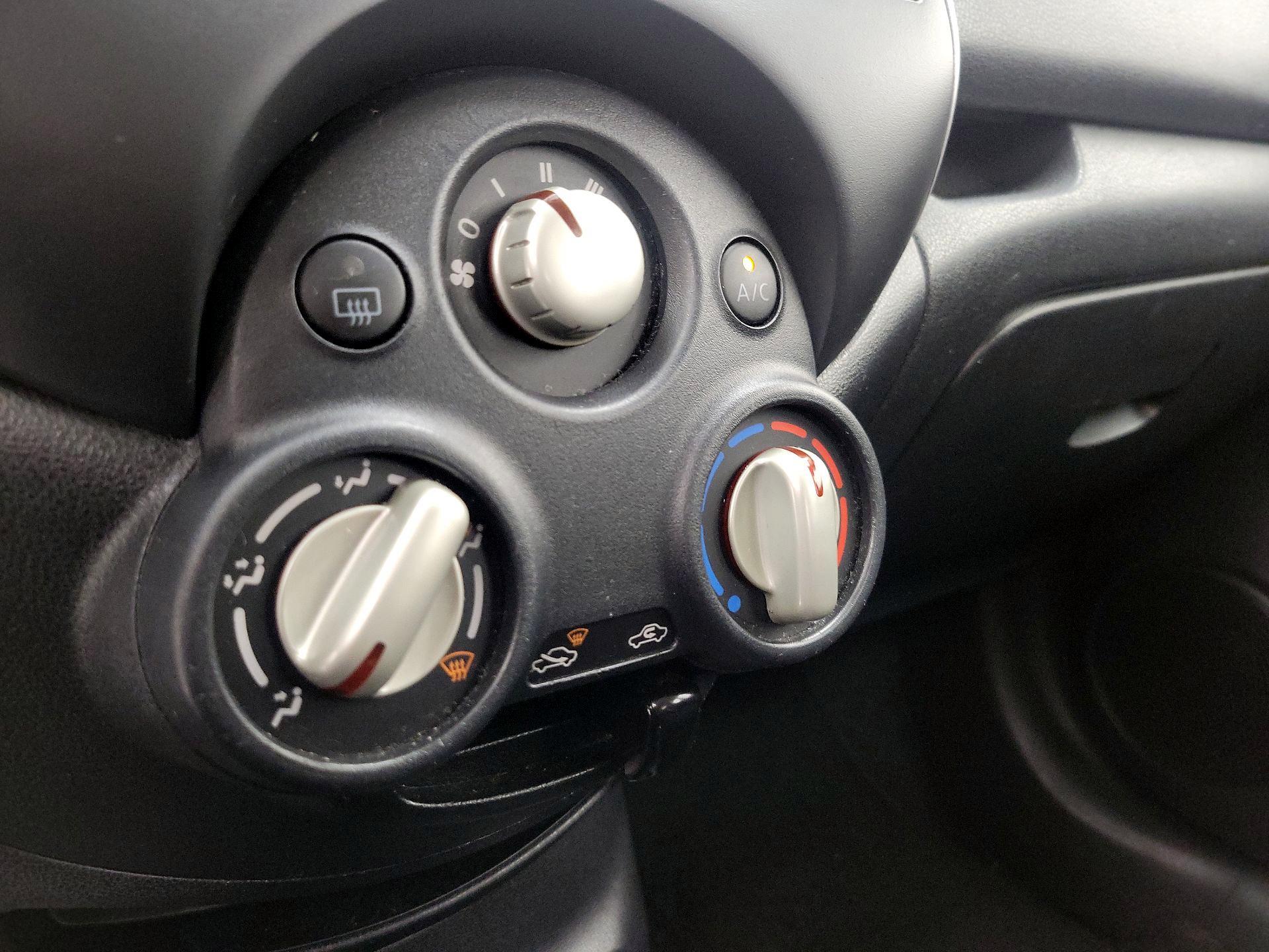 Thumbnail: 2014 Nissan Versa Note - 15