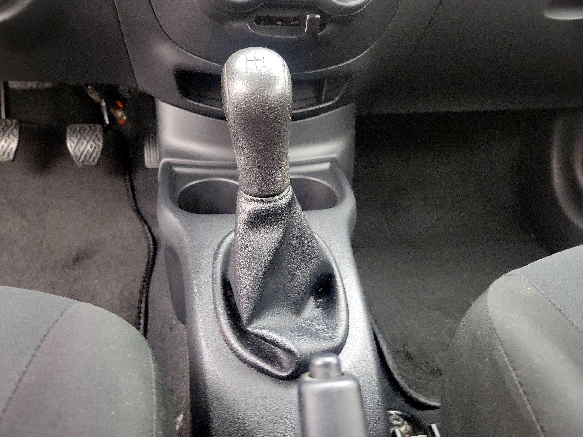 Thumbnail: 2014 Nissan Versa Note - 16