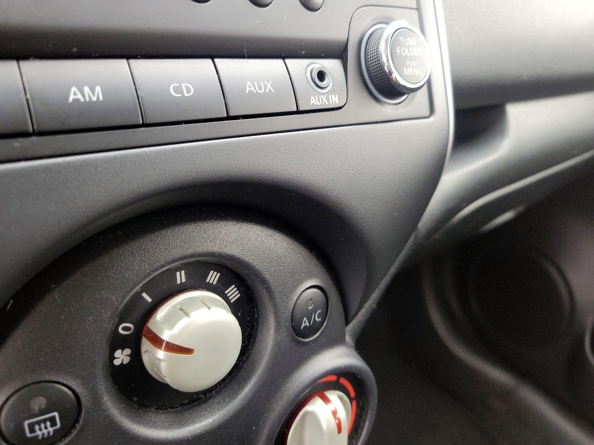 Thumbnail: 2014 Nissan Versa Note - 17