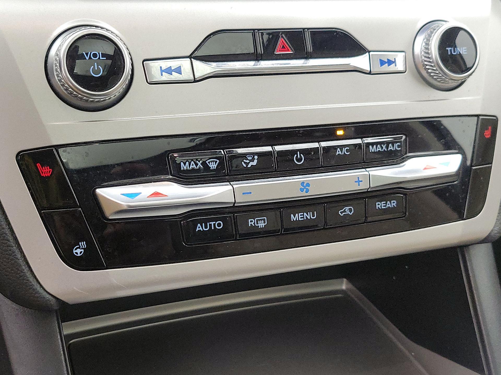 Thumbnail: 2022 Ford Explorer - 16