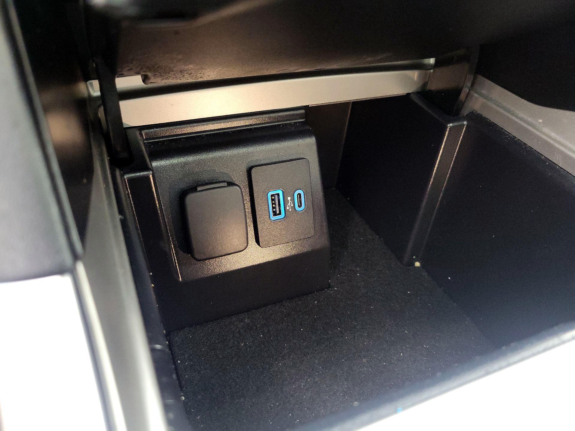 Thumbnail: 2022 Ford Explorer - 18