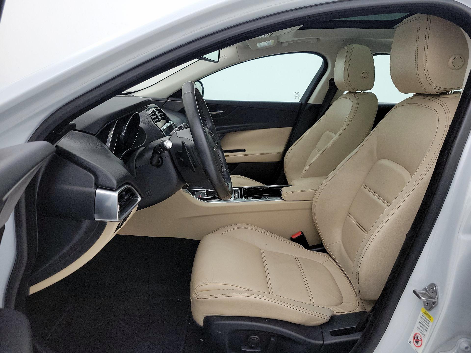 Thumbnail: 2017 Jaguar XE - 11