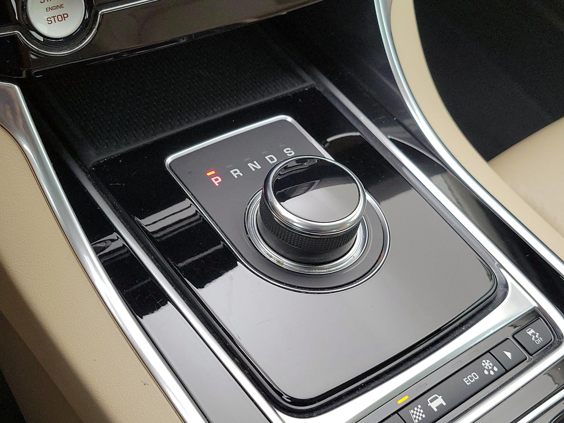 Thumbnail: 2017 Jaguar XE - 18