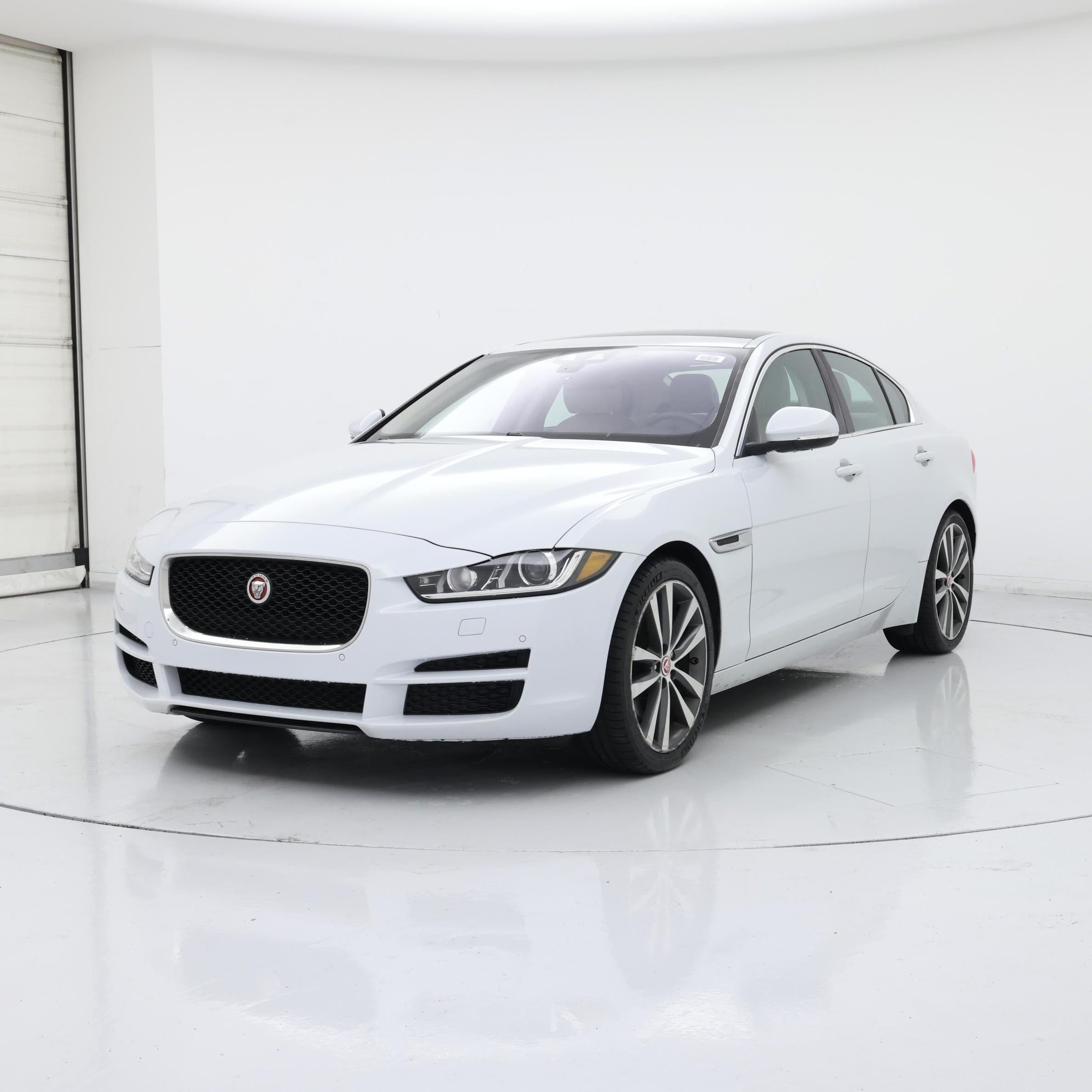 Thumbnail: 2017 Jaguar XE - 4