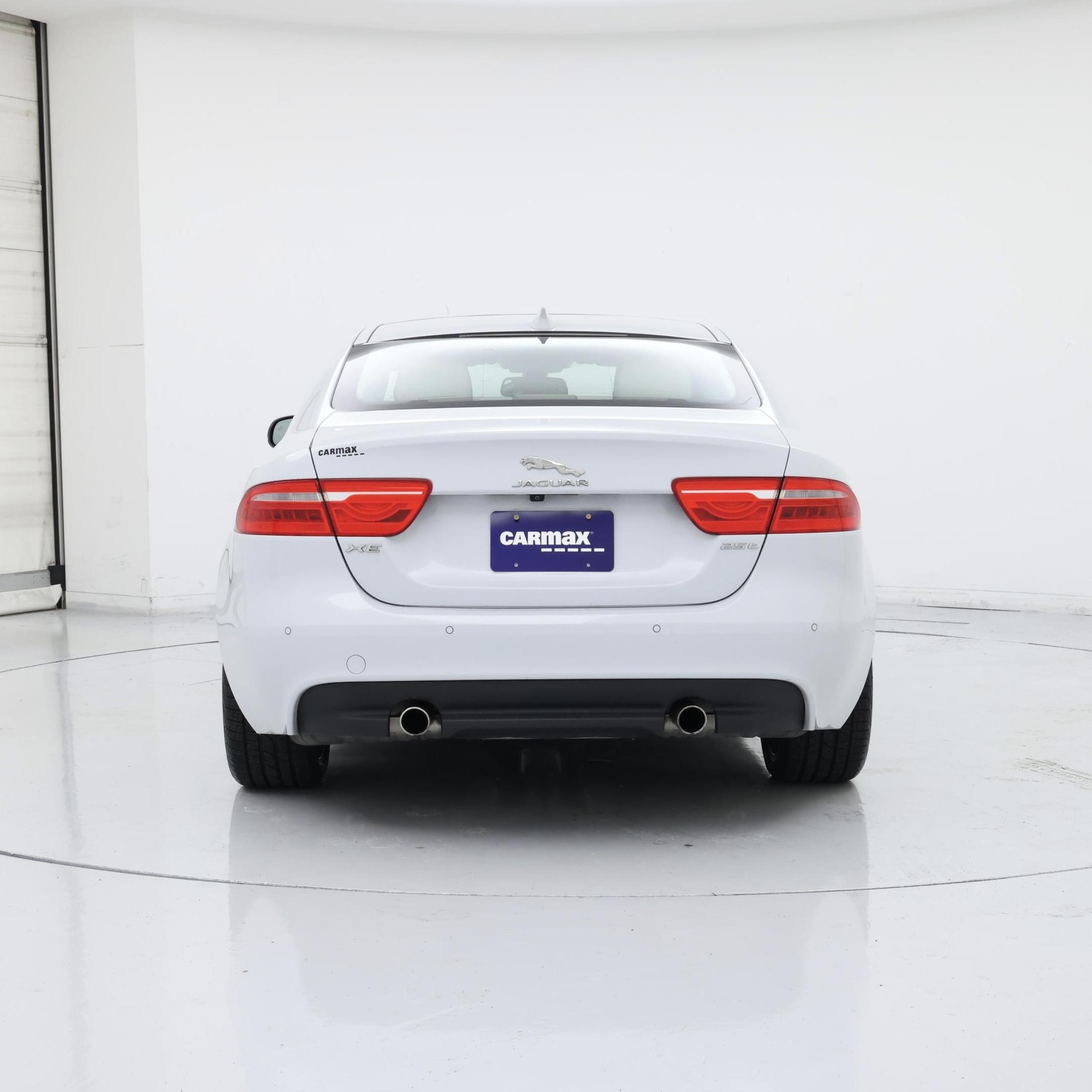 Thumbnail: 2017 Jaguar XE - 6