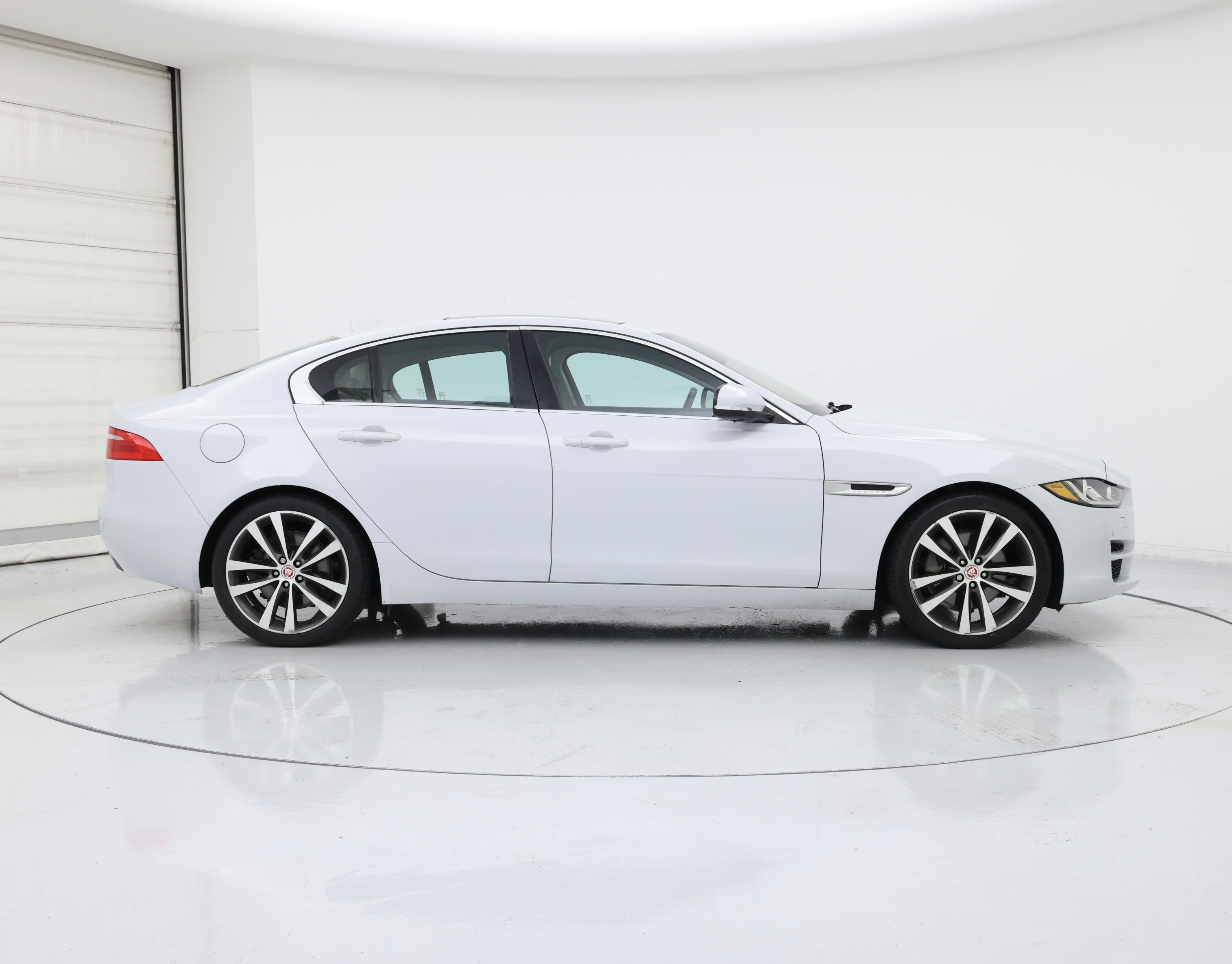 Thumbnail: 2017 Jaguar XE - 7