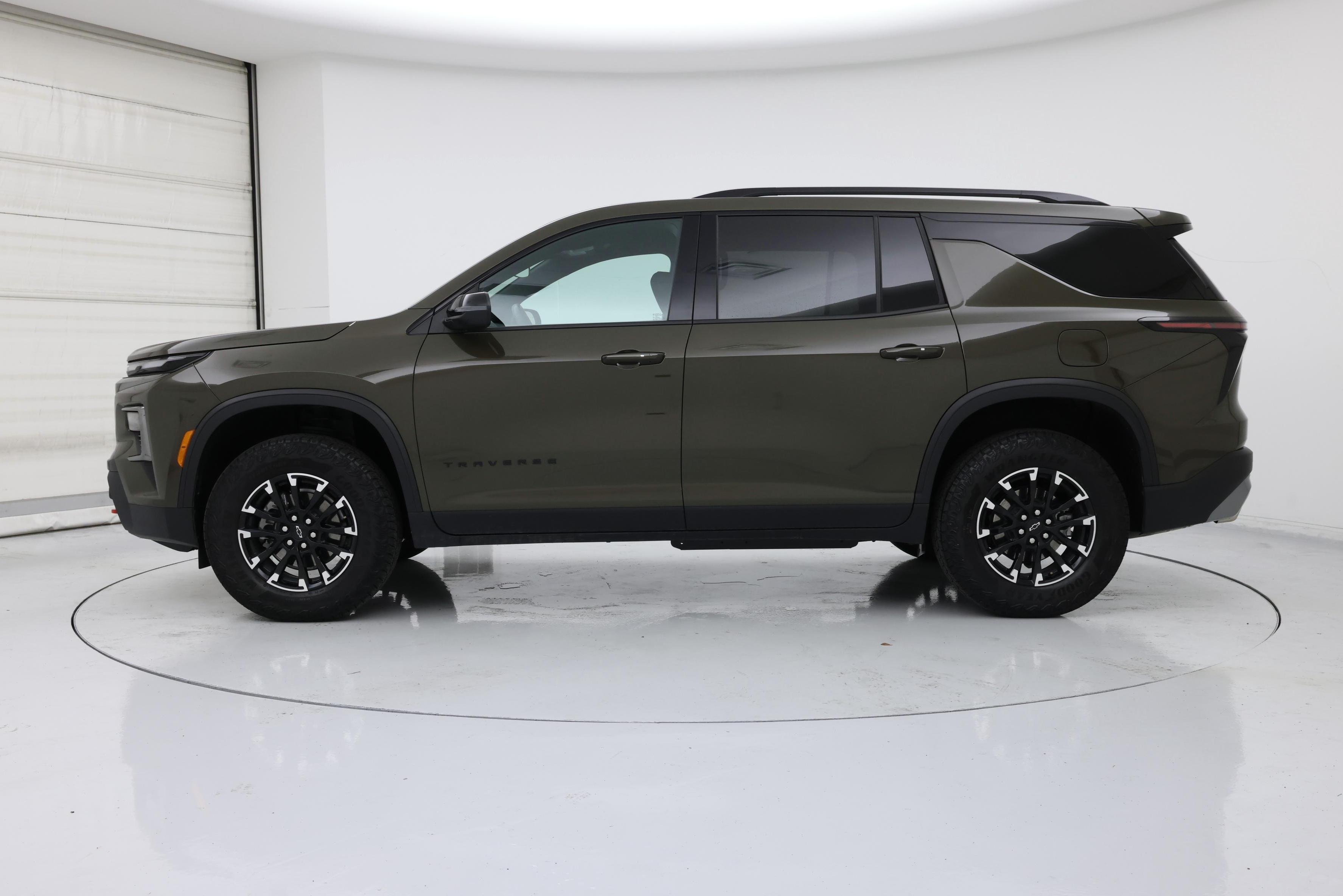 Thumbnail: 2025 Chevrolet Traverse - 3