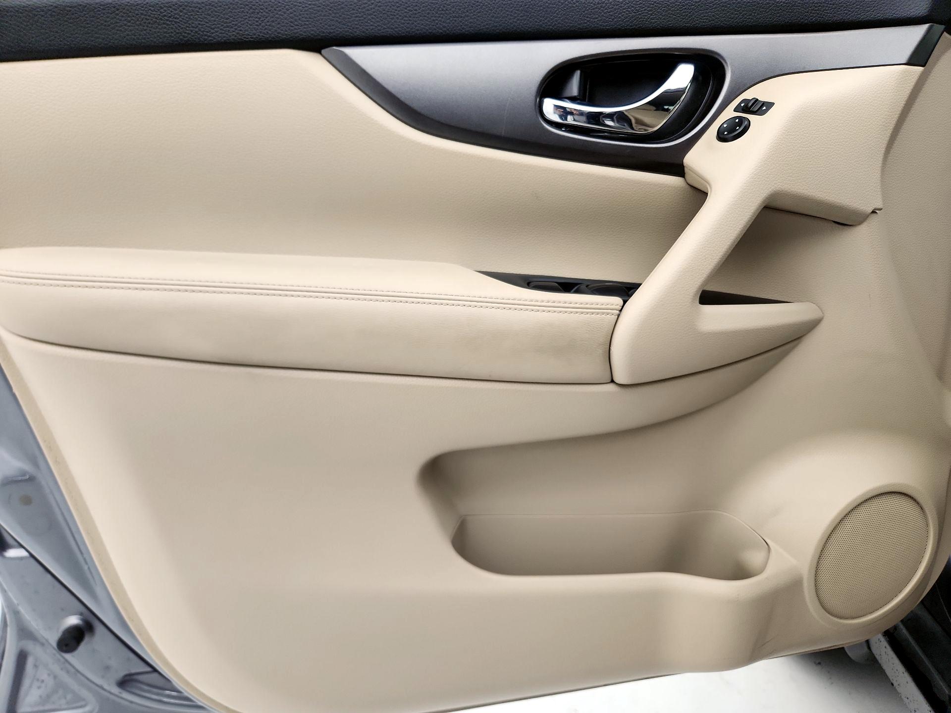 Thumbnail: 2016 Nissan Rogue - 12