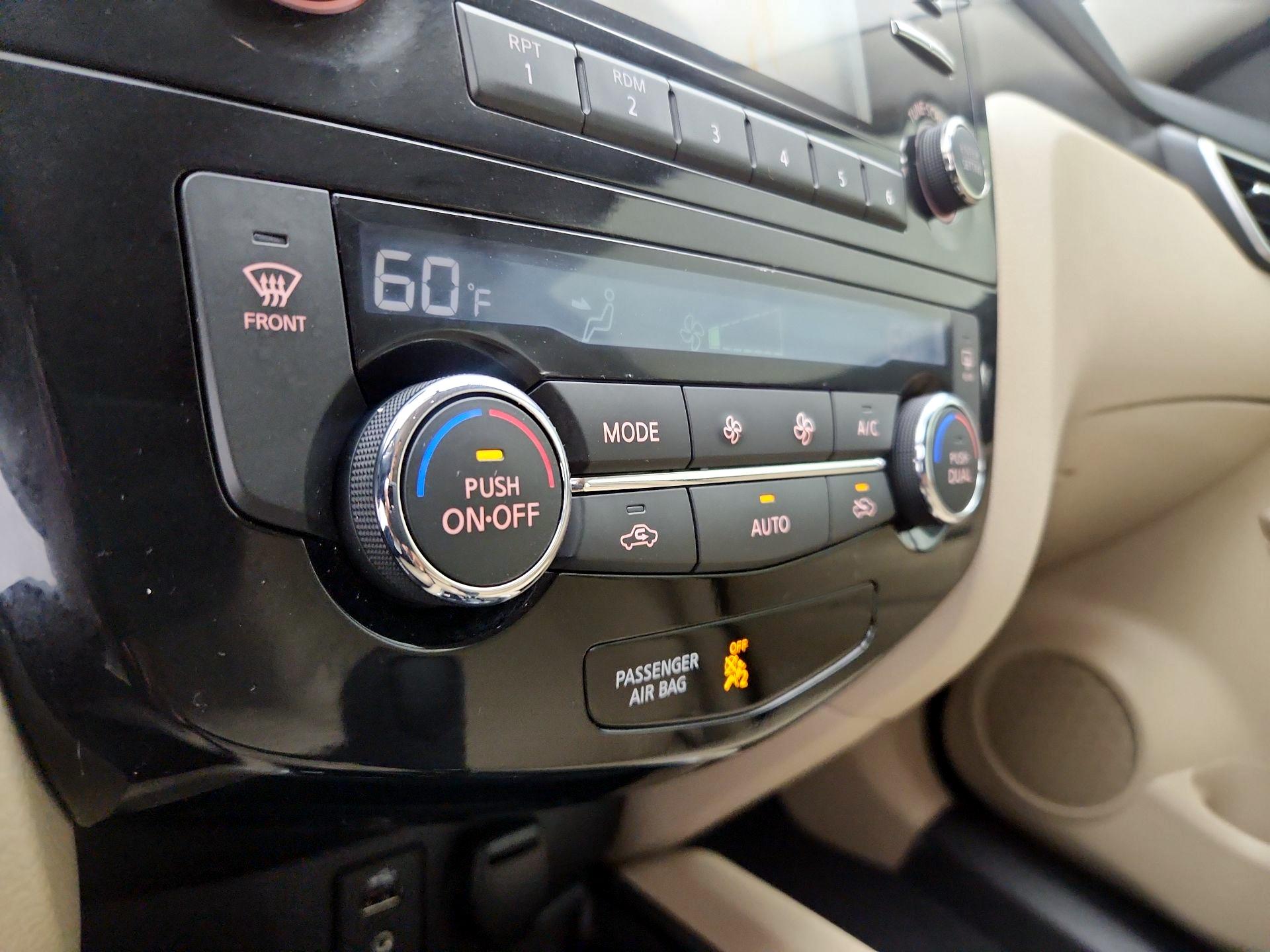 Thumbnail: 2016 Nissan Rogue - 16