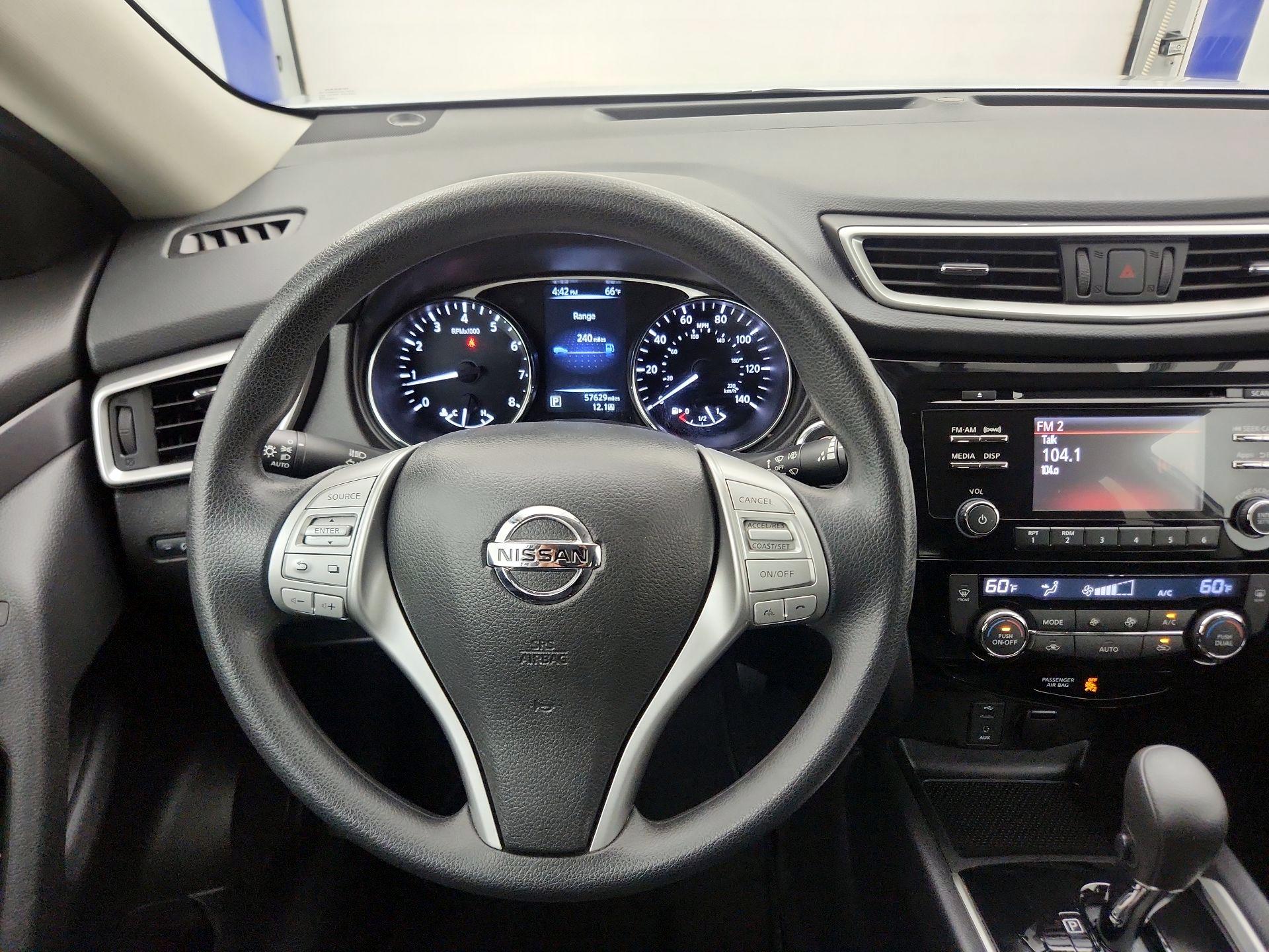 Thumbnail: 2016 Nissan Rogue - 10