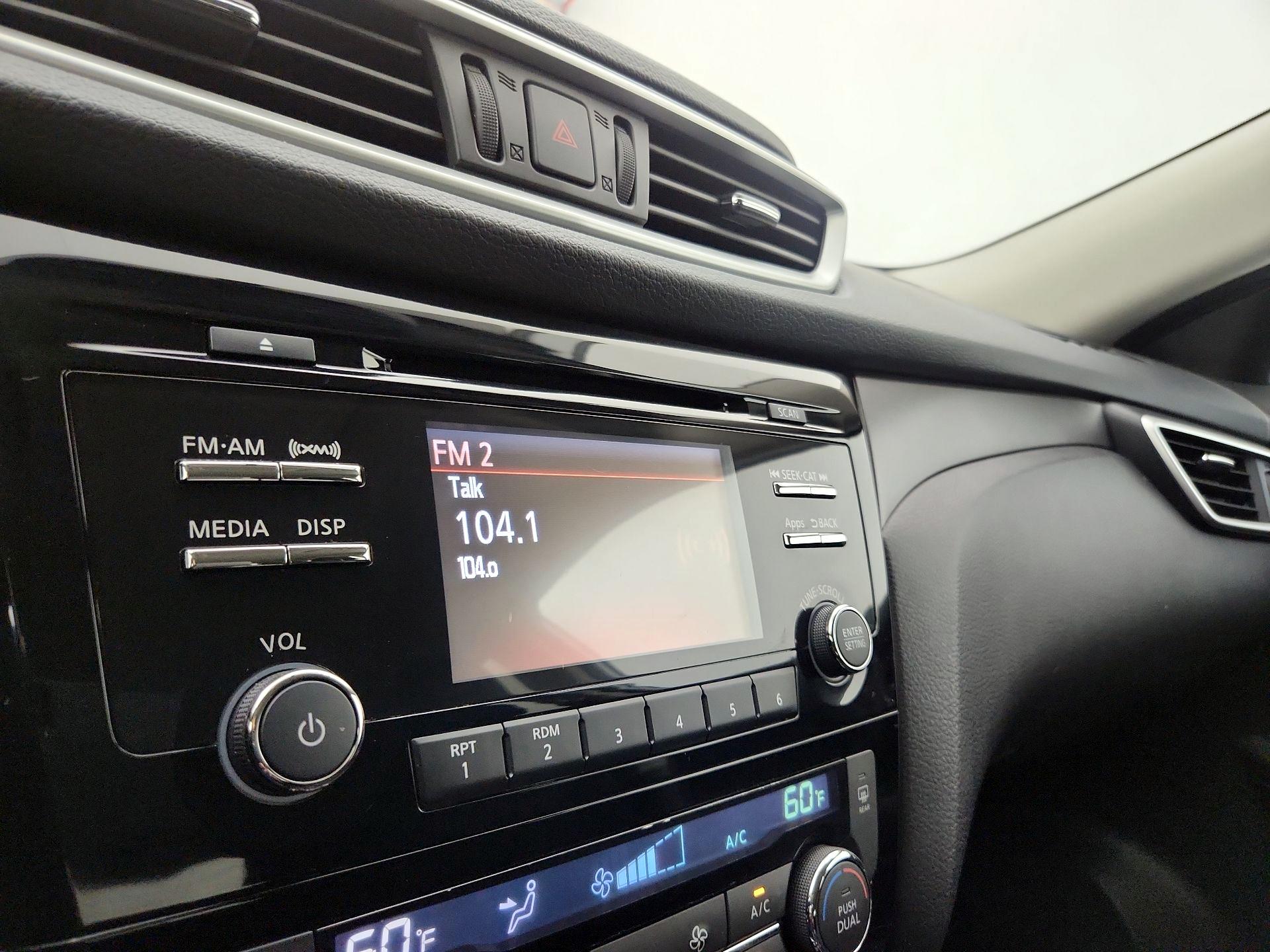 Thumbnail: 2016 Nissan Rogue - 15