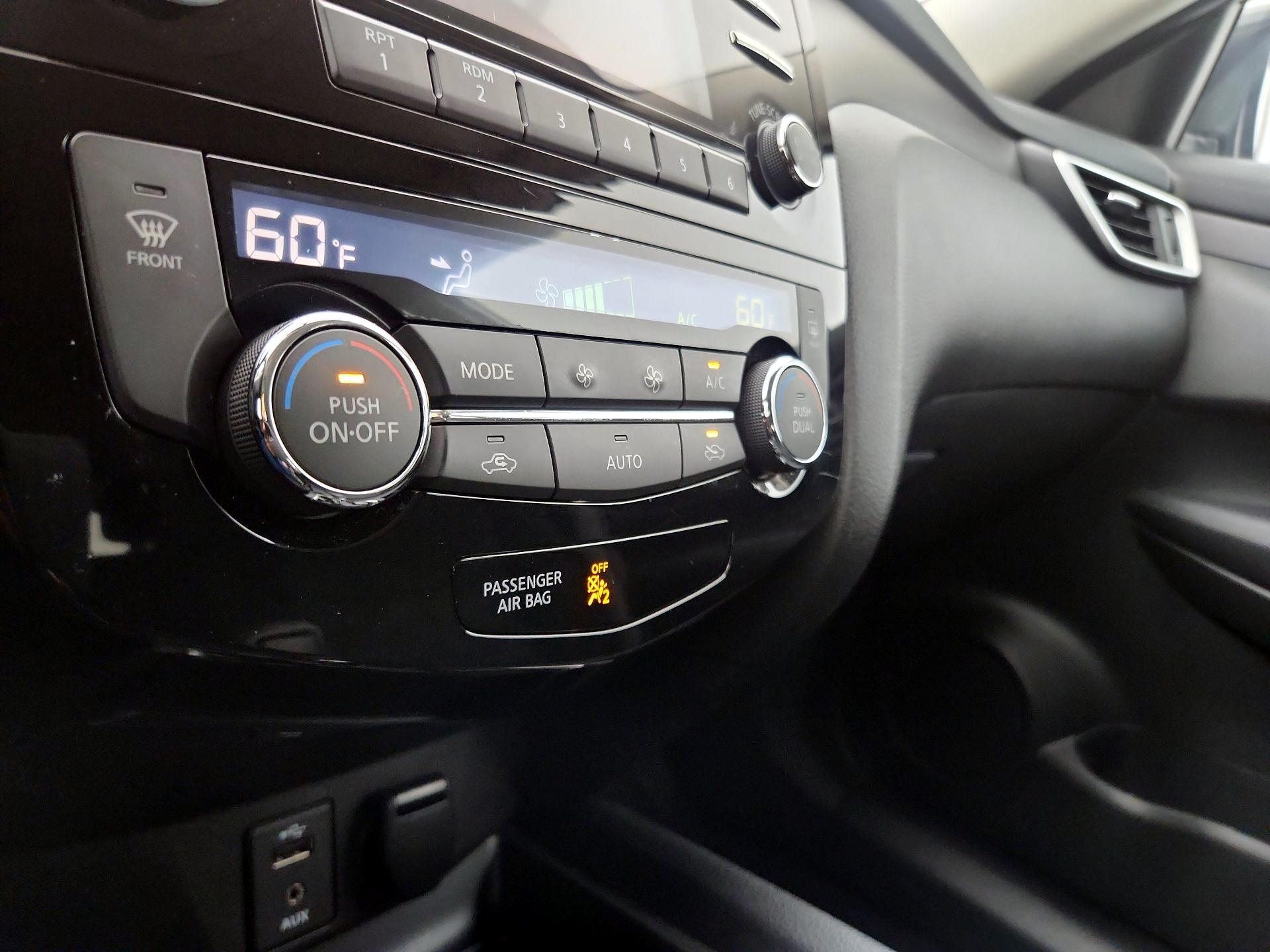 Thumbnail: 2016 Nissan Rogue - 16