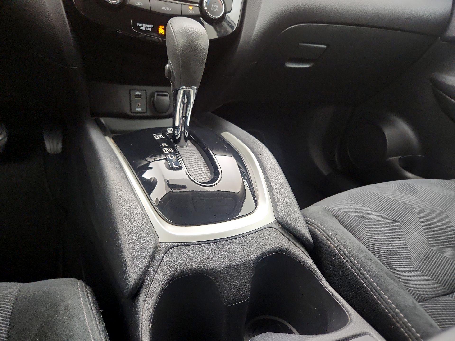 Thumbnail: 2016 Nissan Rogue - 17