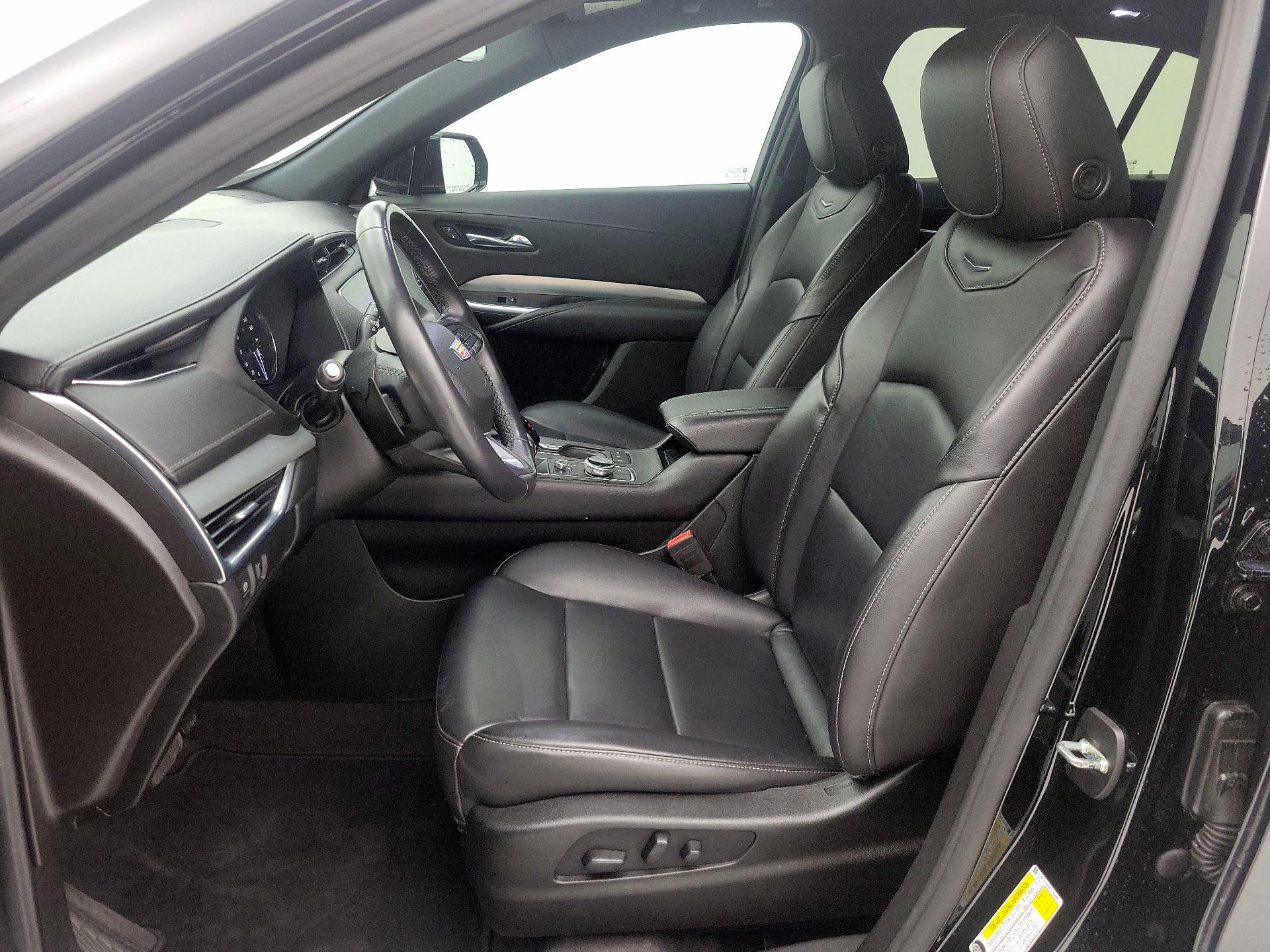 Thumbnail: 2020 Cadillac XT4 - 11