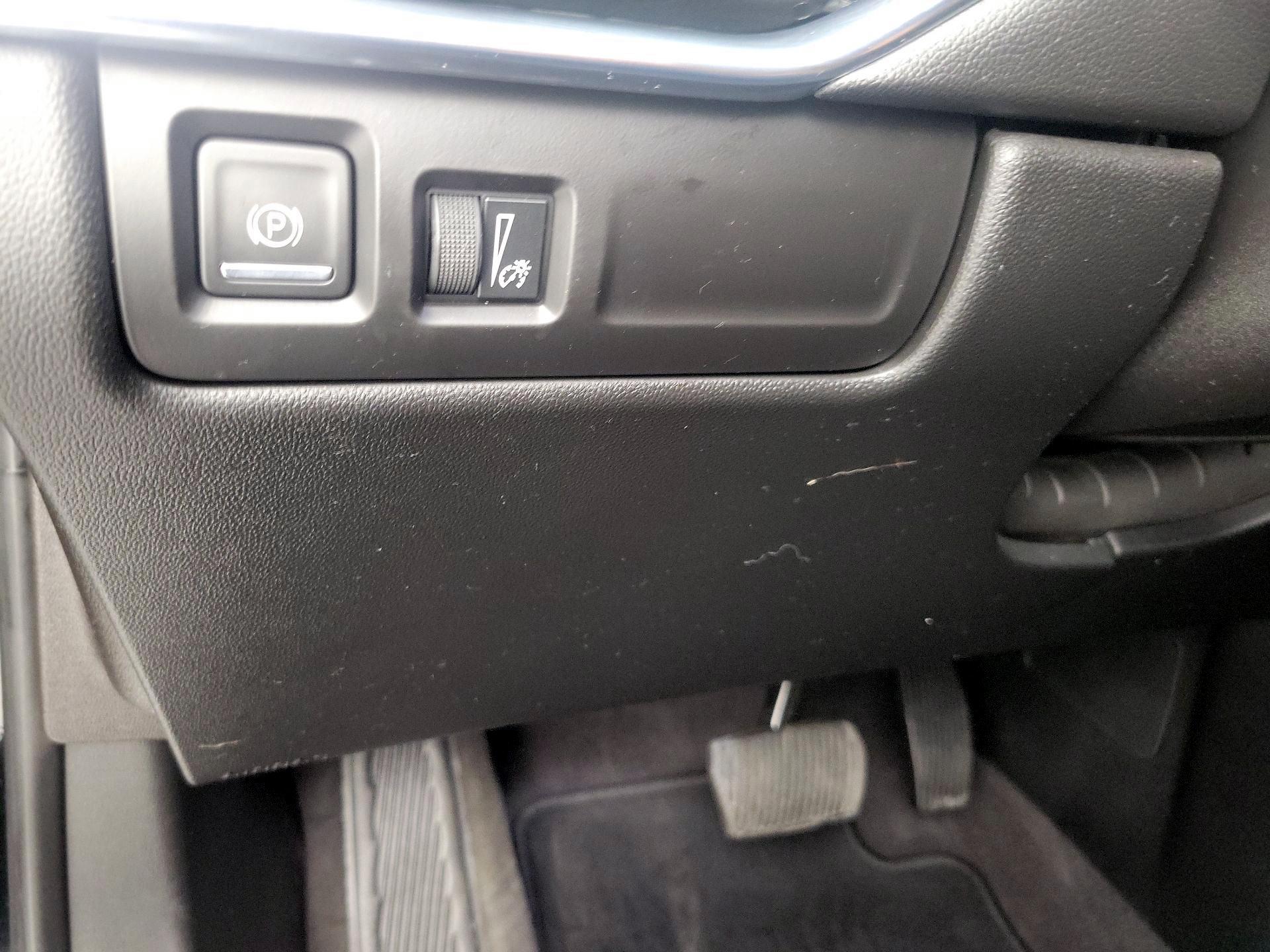 Thumbnail: 2020 Cadillac XT4 - 13