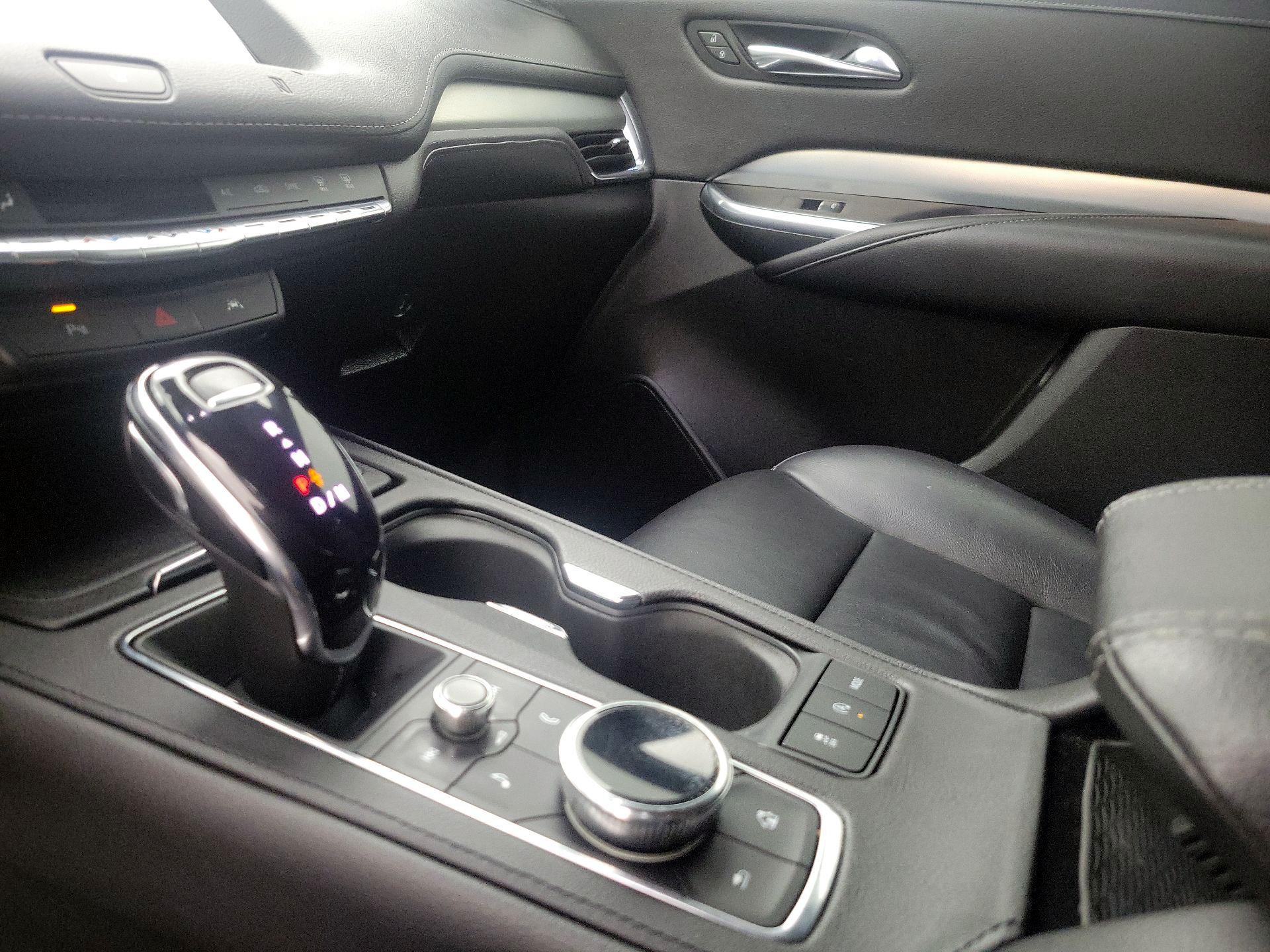 Thumbnail: 2020 Cadillac XT4 - 17