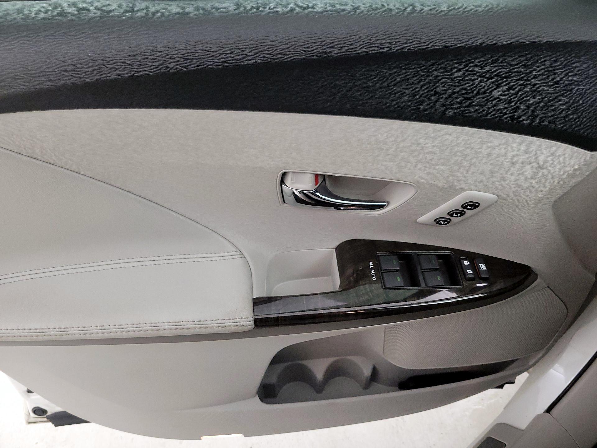 Thumbnail: 2014 Toyota Venza - 12