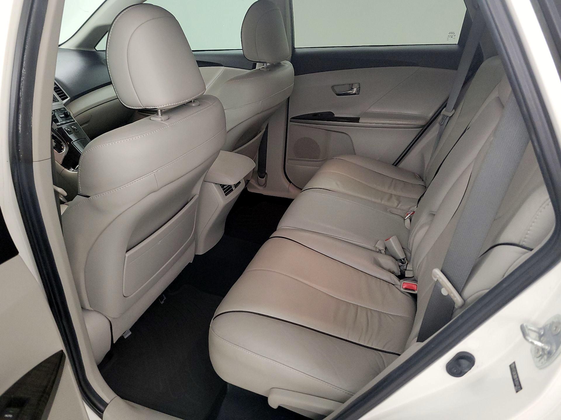 Thumbnail: 2014 Toyota Venza - 18