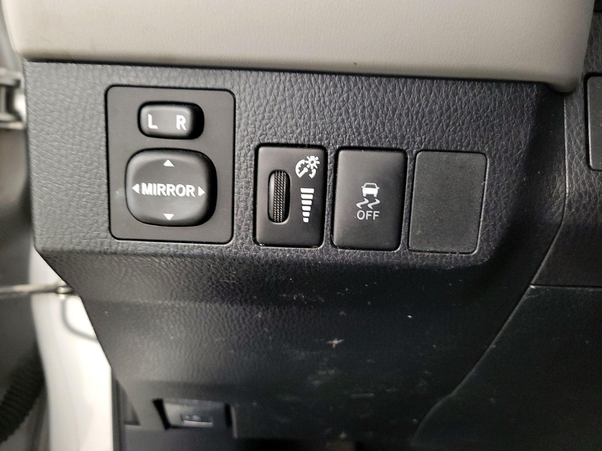 Thumbnail: 2015 Toyota RAV4 - 13