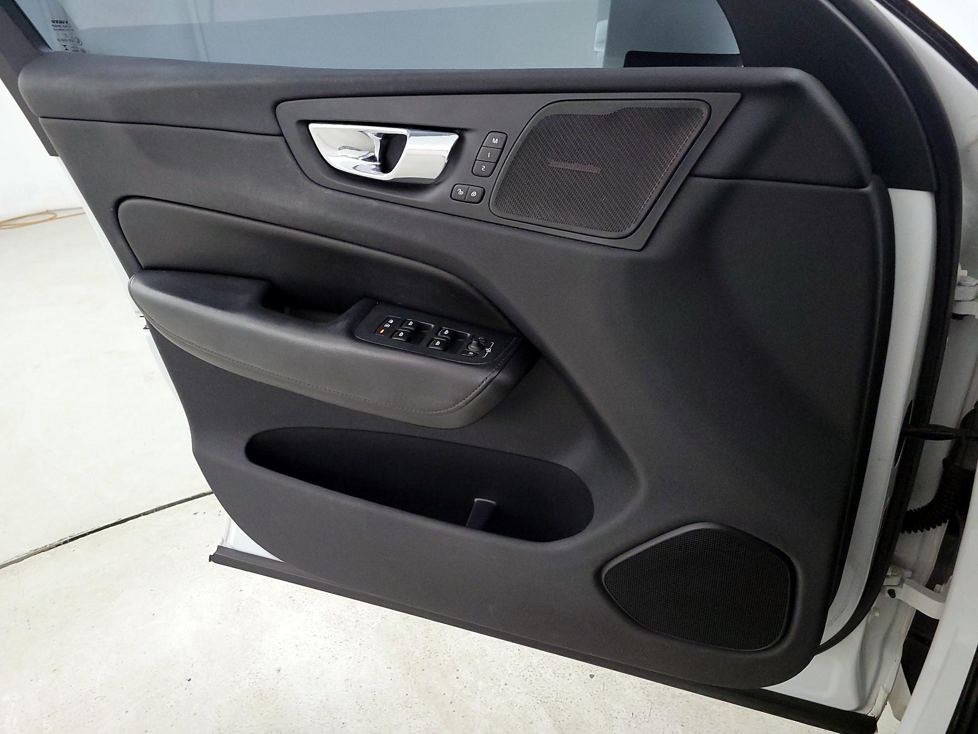 Thumbnail: 2019 Volvo XC60 - 12