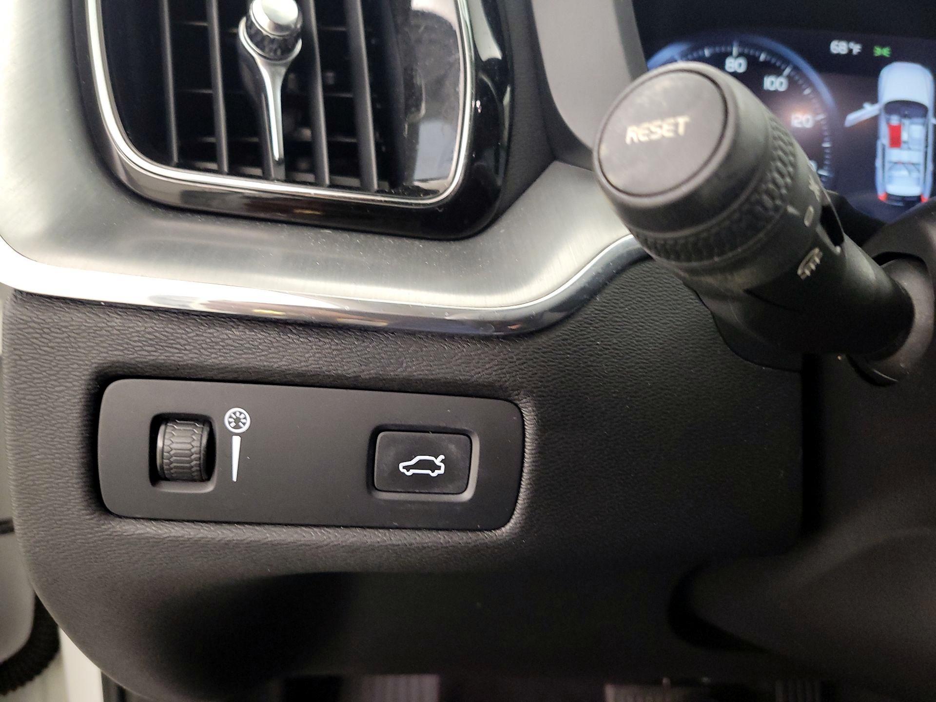 Thumbnail: 2019 Volvo XC60 - 13