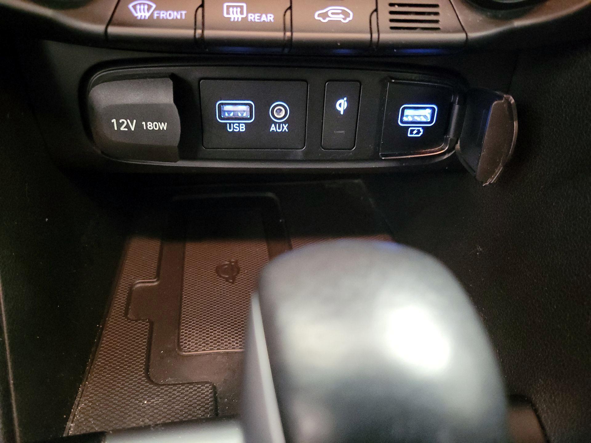 Thumbnail: 2019 Hyundai Veloster - 18