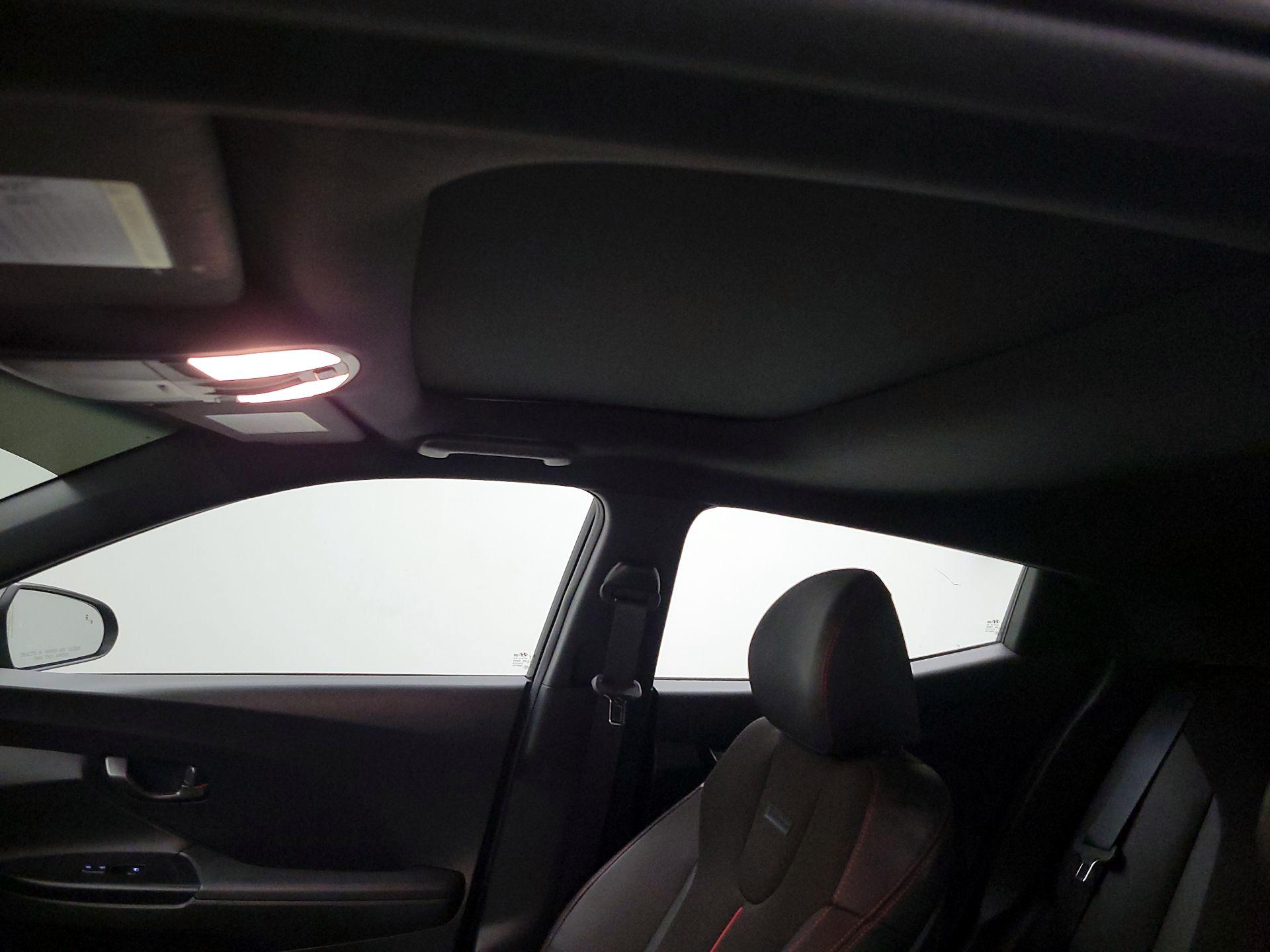 Thumbnail: 2019 Hyundai Veloster - 19