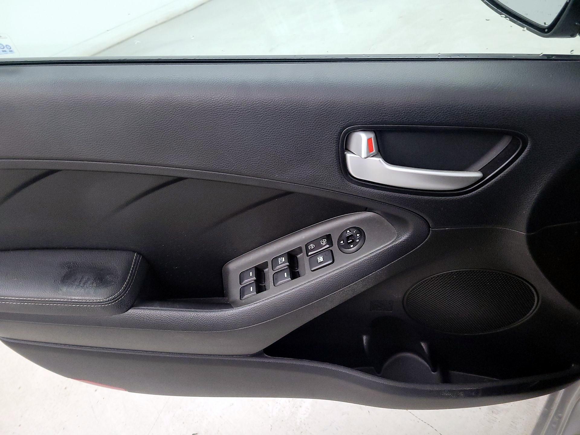 Thumbnail: 2018 Kia Forte - 12