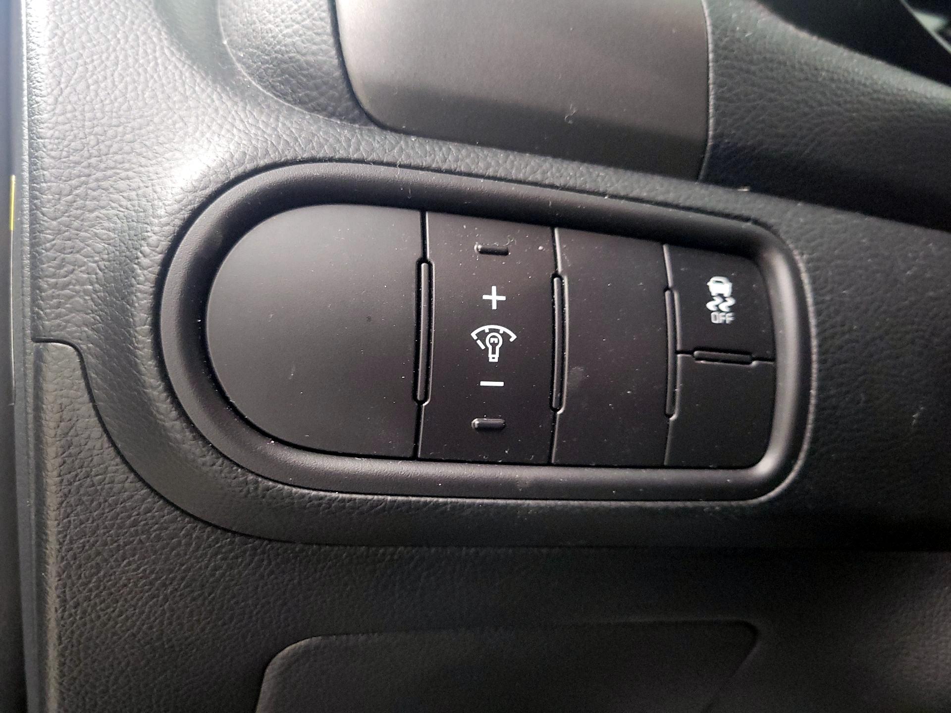 Thumbnail: 2018 Kia Forte - 13