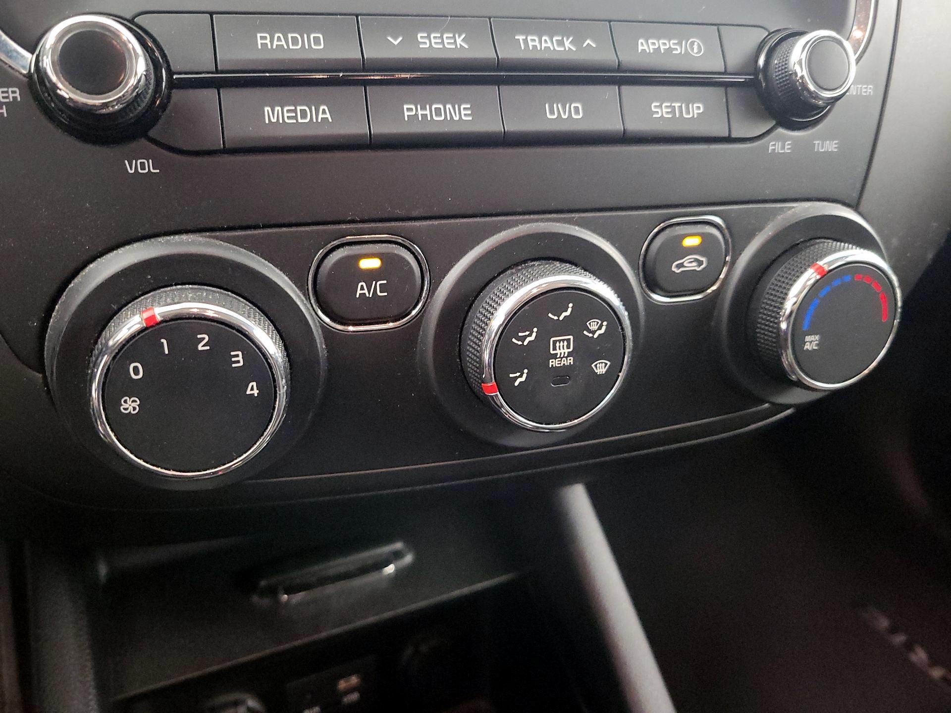 Thumbnail: 2018 Kia Forte - 16