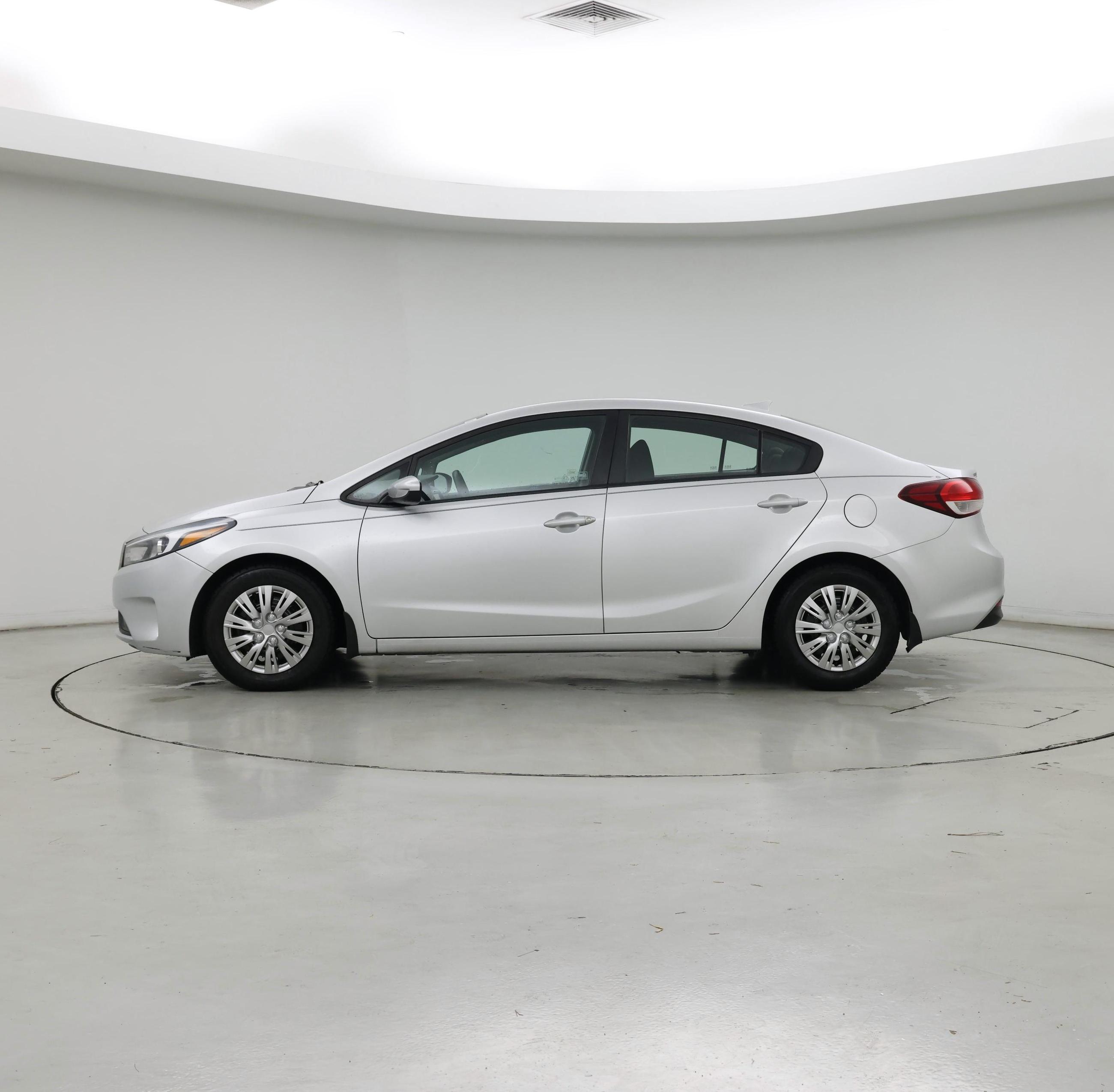 Thumbnail: 2018 Kia Forte - 3