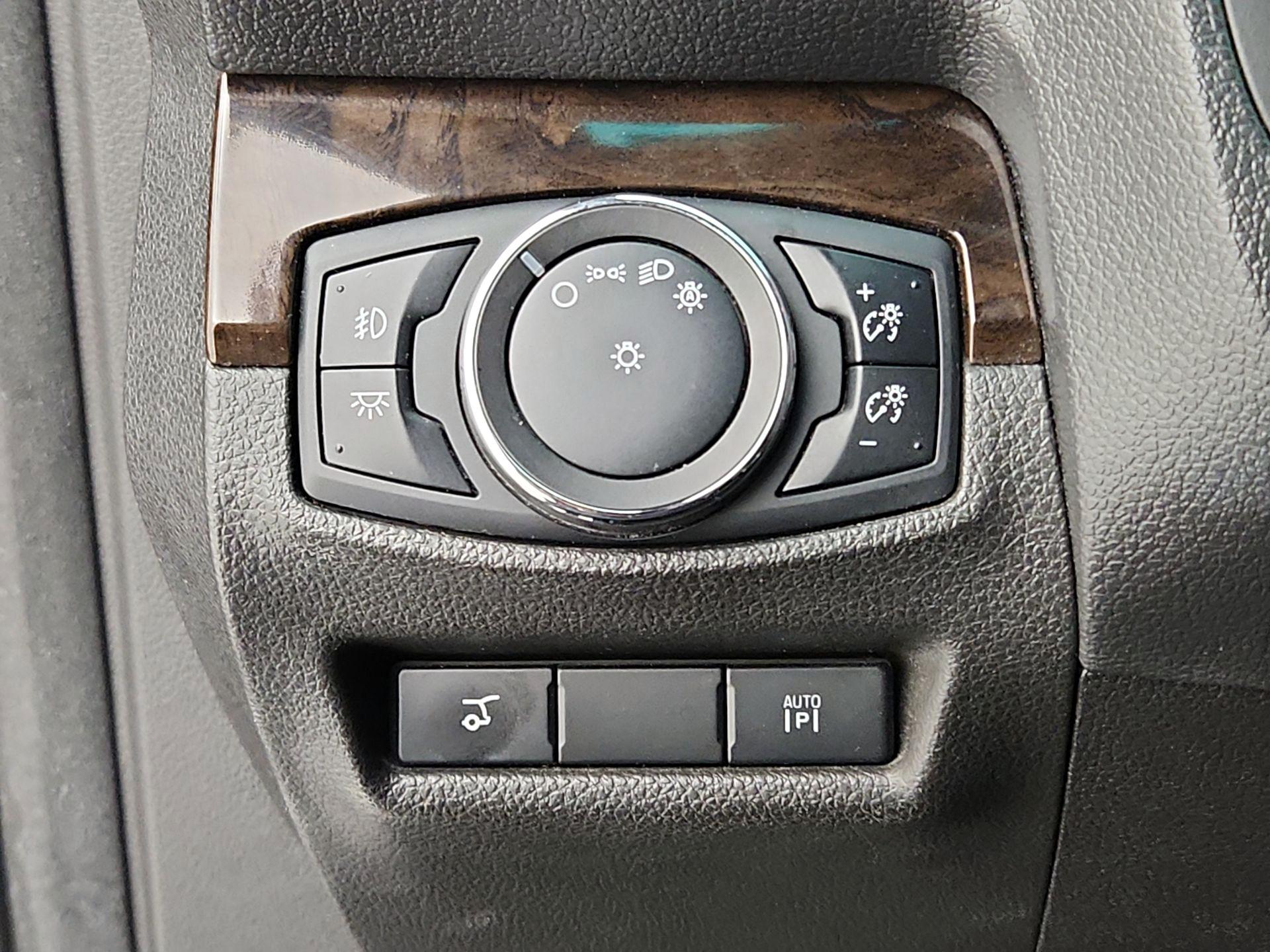 Thumbnail: 2014 Ford Explorer - 13