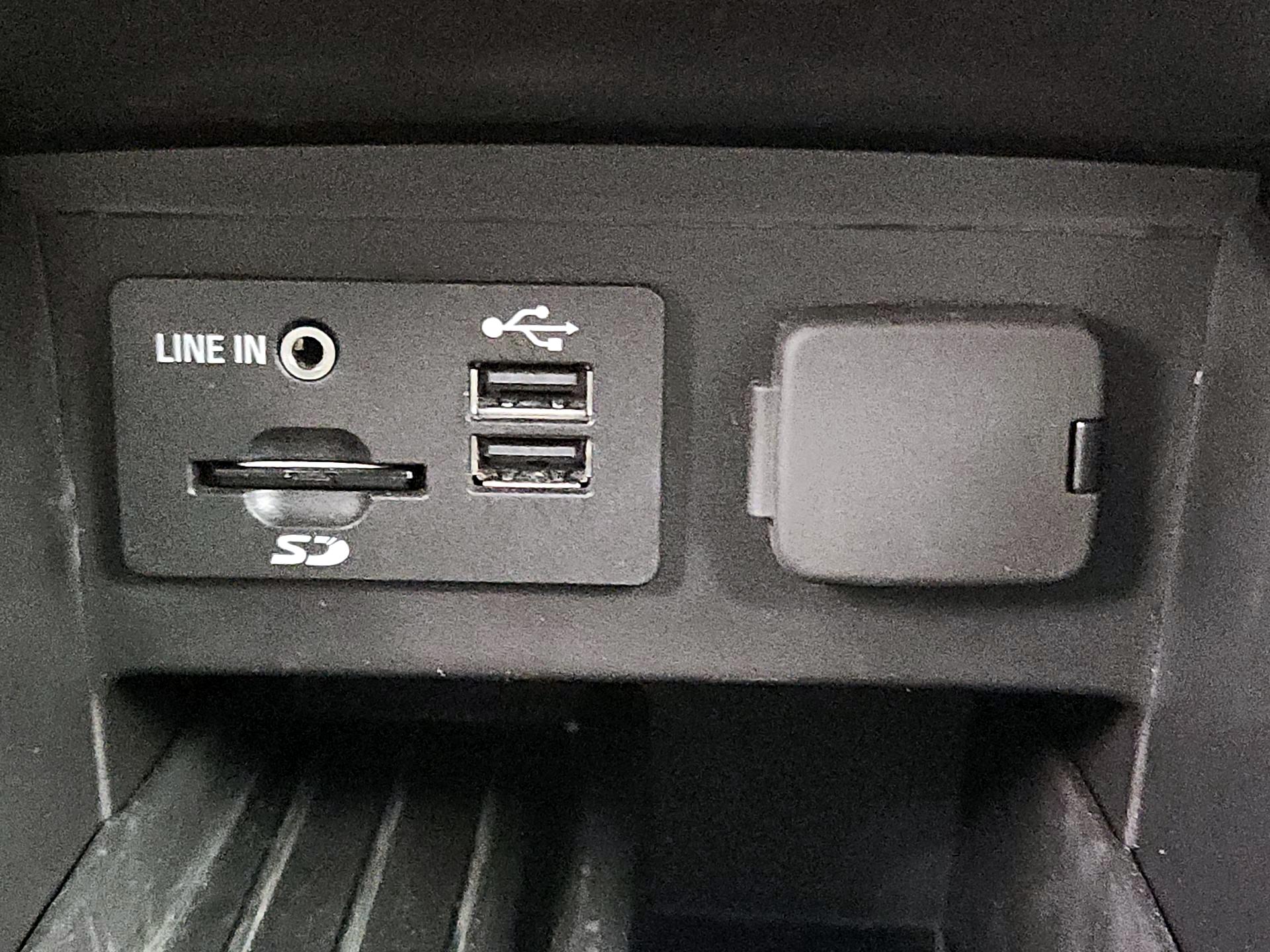 Thumbnail: 2014 Ford Explorer - 19