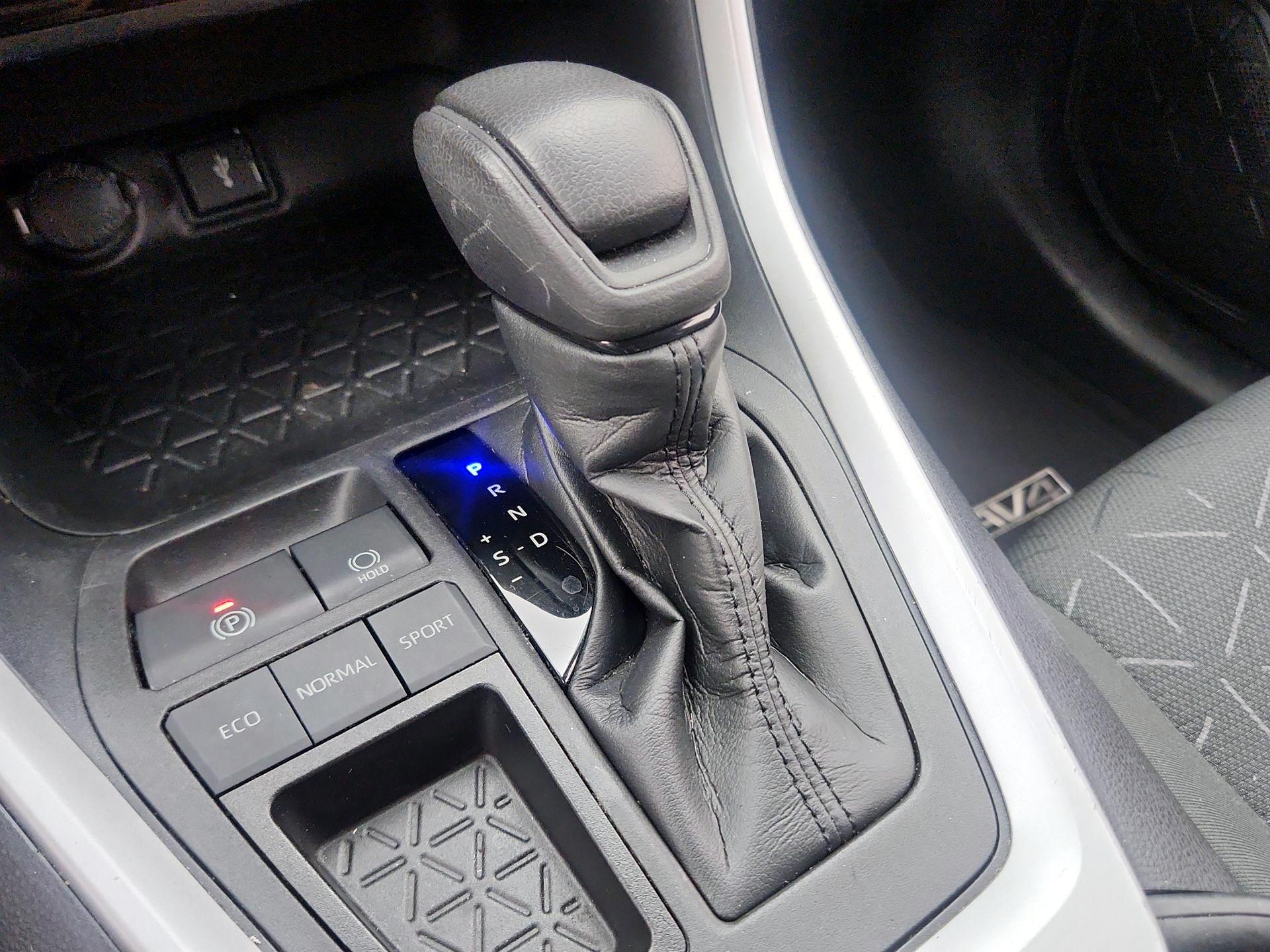 Thumbnail: 2021 Toyota RAV4 - 17