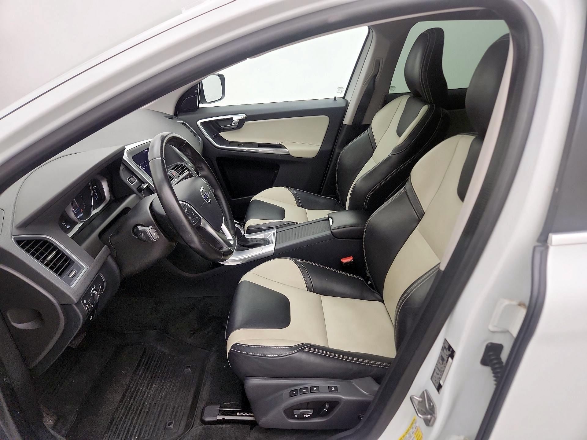 Thumbnail: 2017 Volvo XC60 - 11