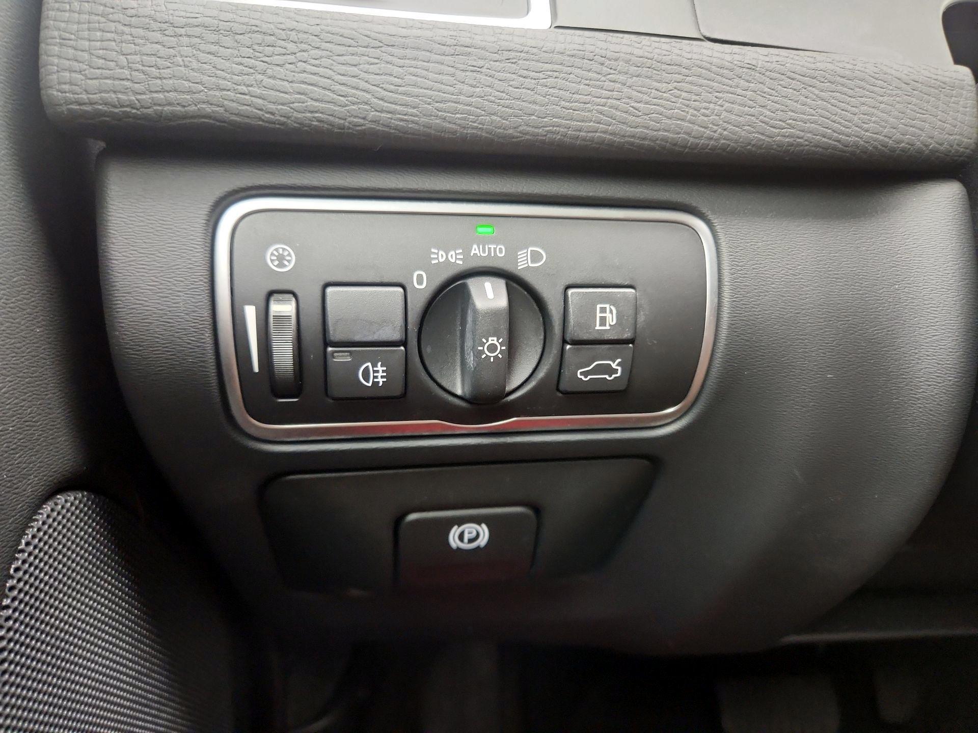 Thumbnail: 2017 Volvo XC60 - 13