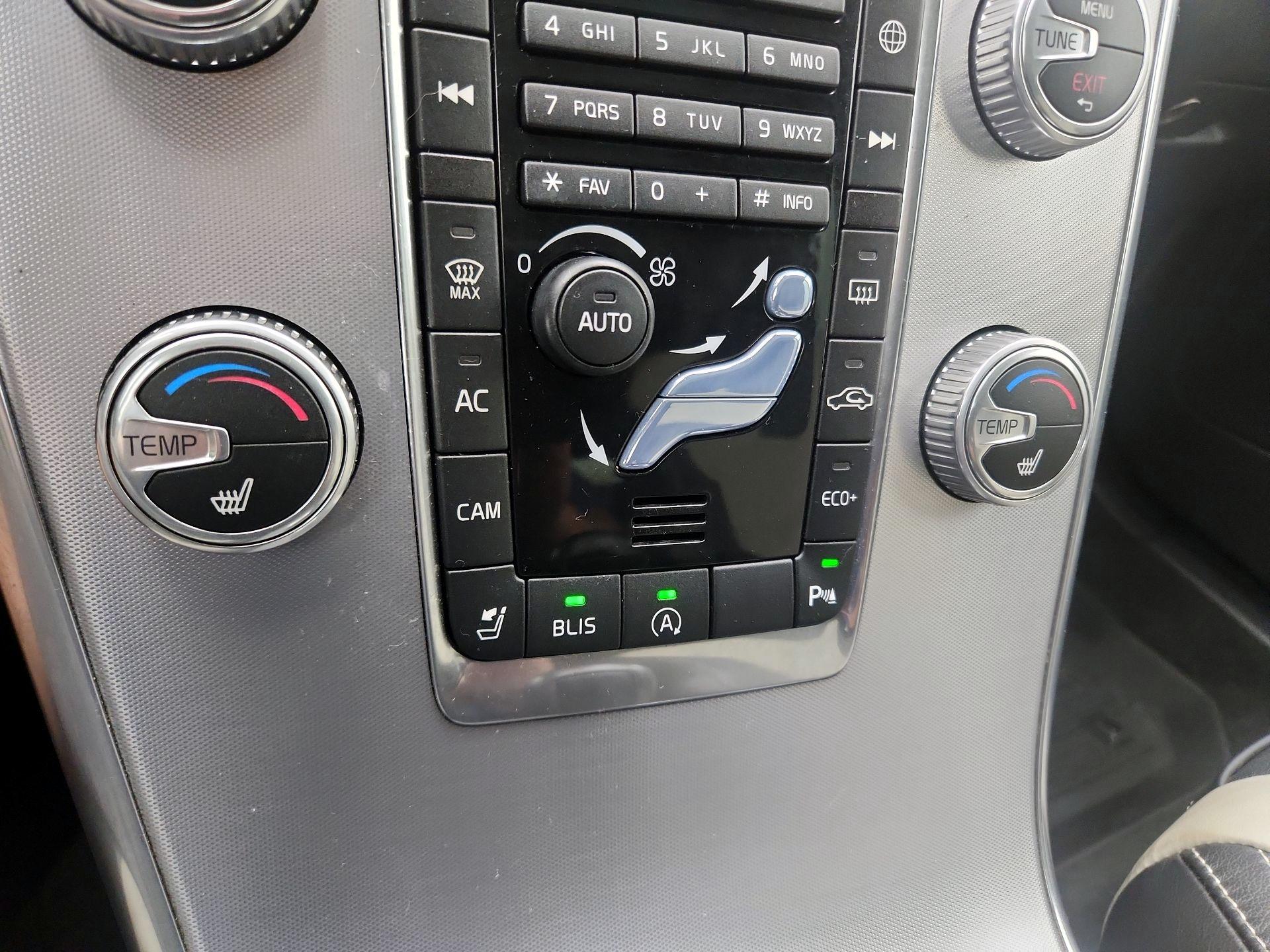 Thumbnail: 2017 Volvo XC60 - 17