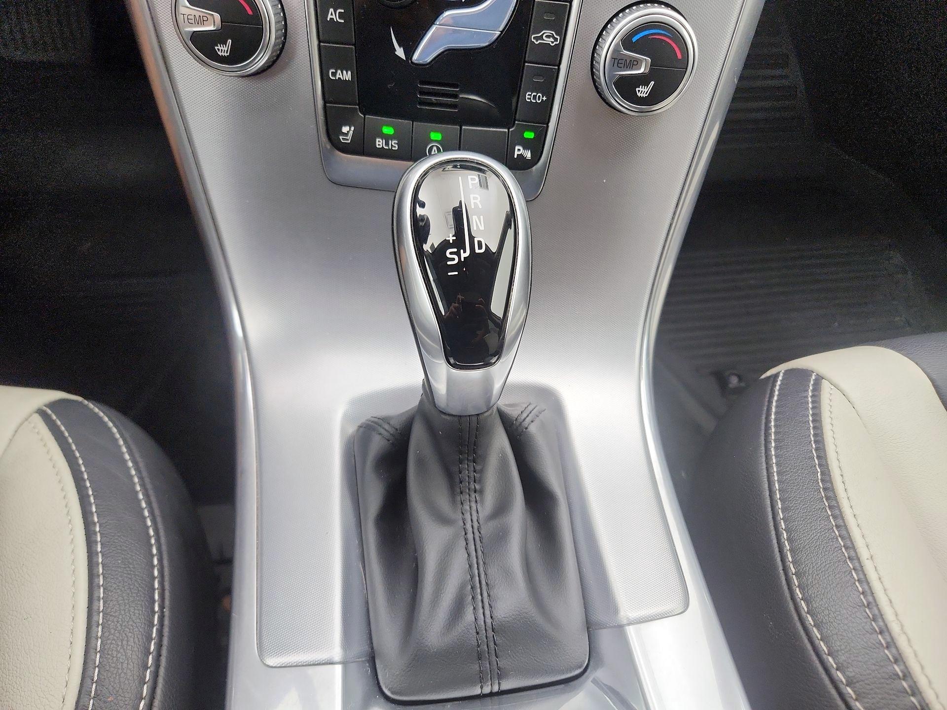 Thumbnail: 2017 Volvo XC60 - 18