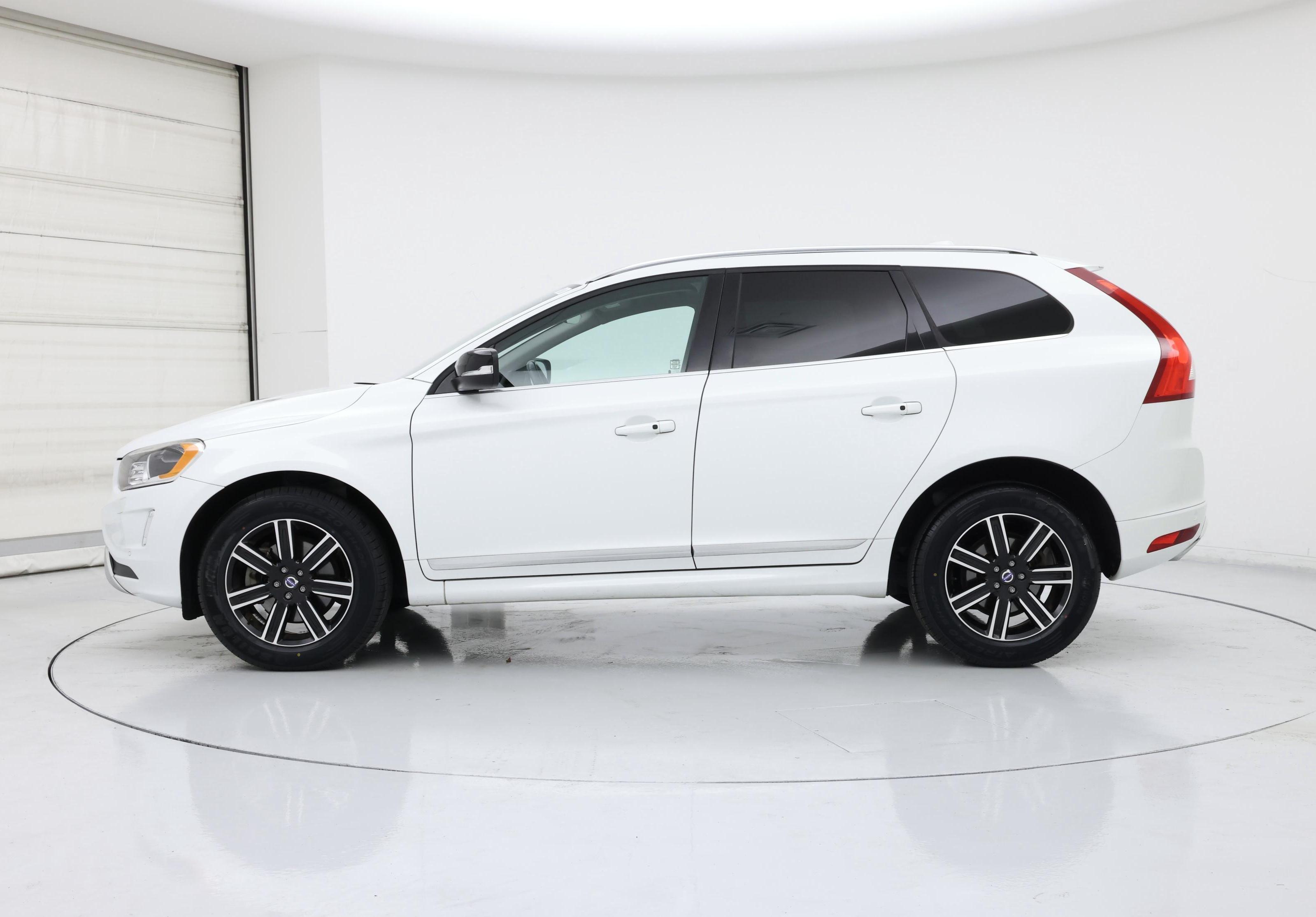 Thumbnail: 2017 Volvo XC60 - 3