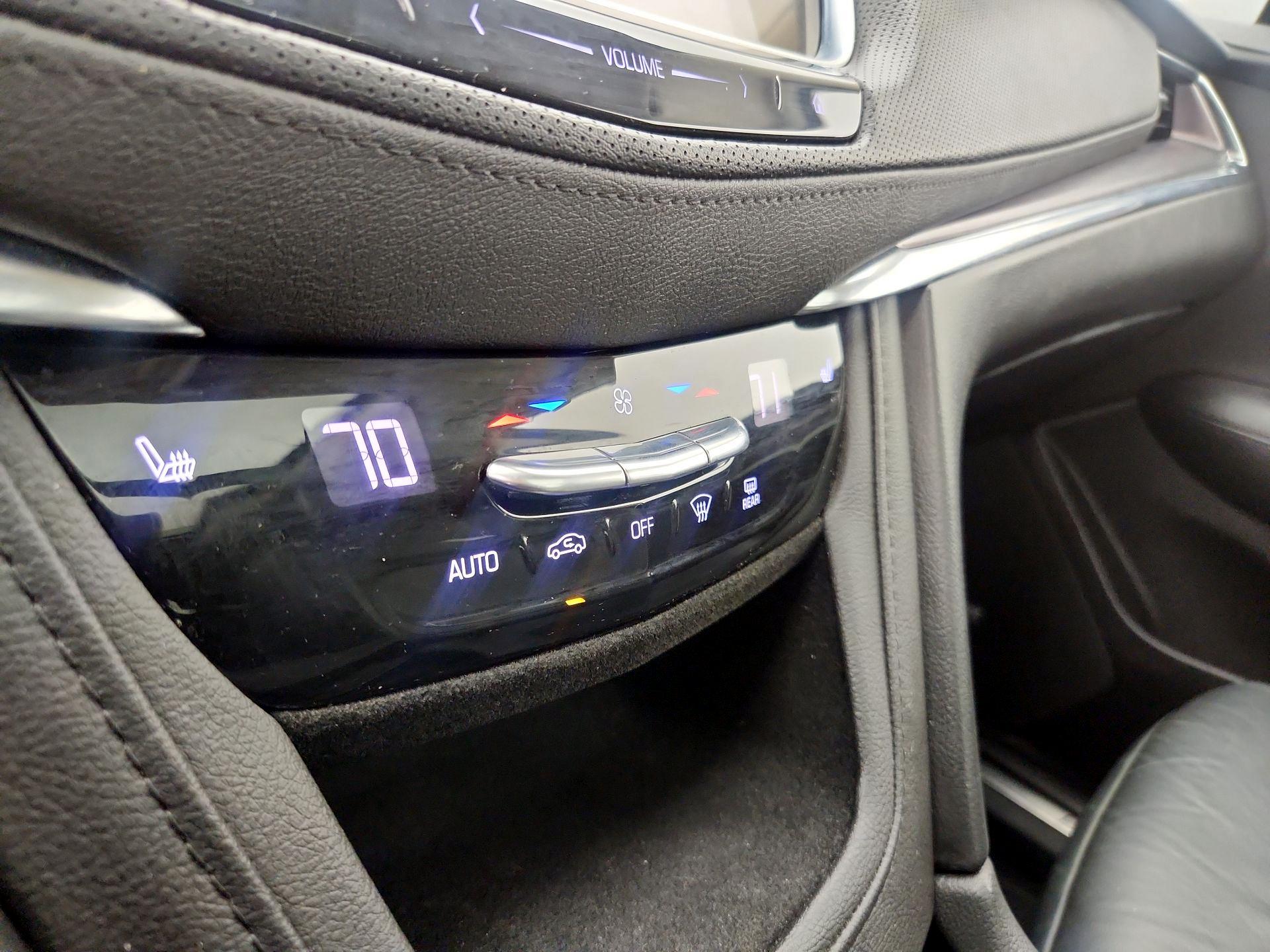 Thumbnail: 2019 Cadillac XT5 - 16