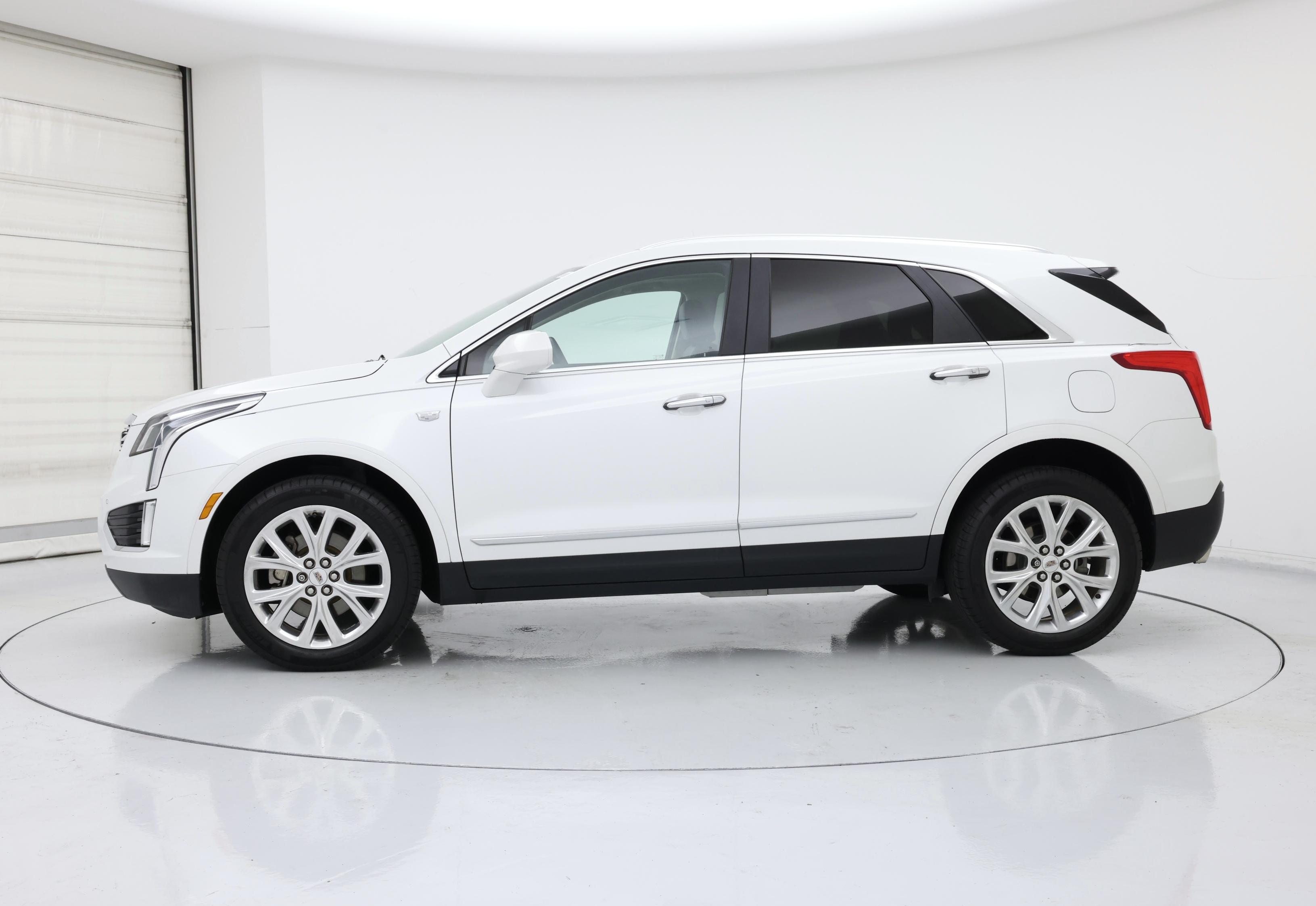 Thumbnail: 2019 Cadillac XT5 - 3