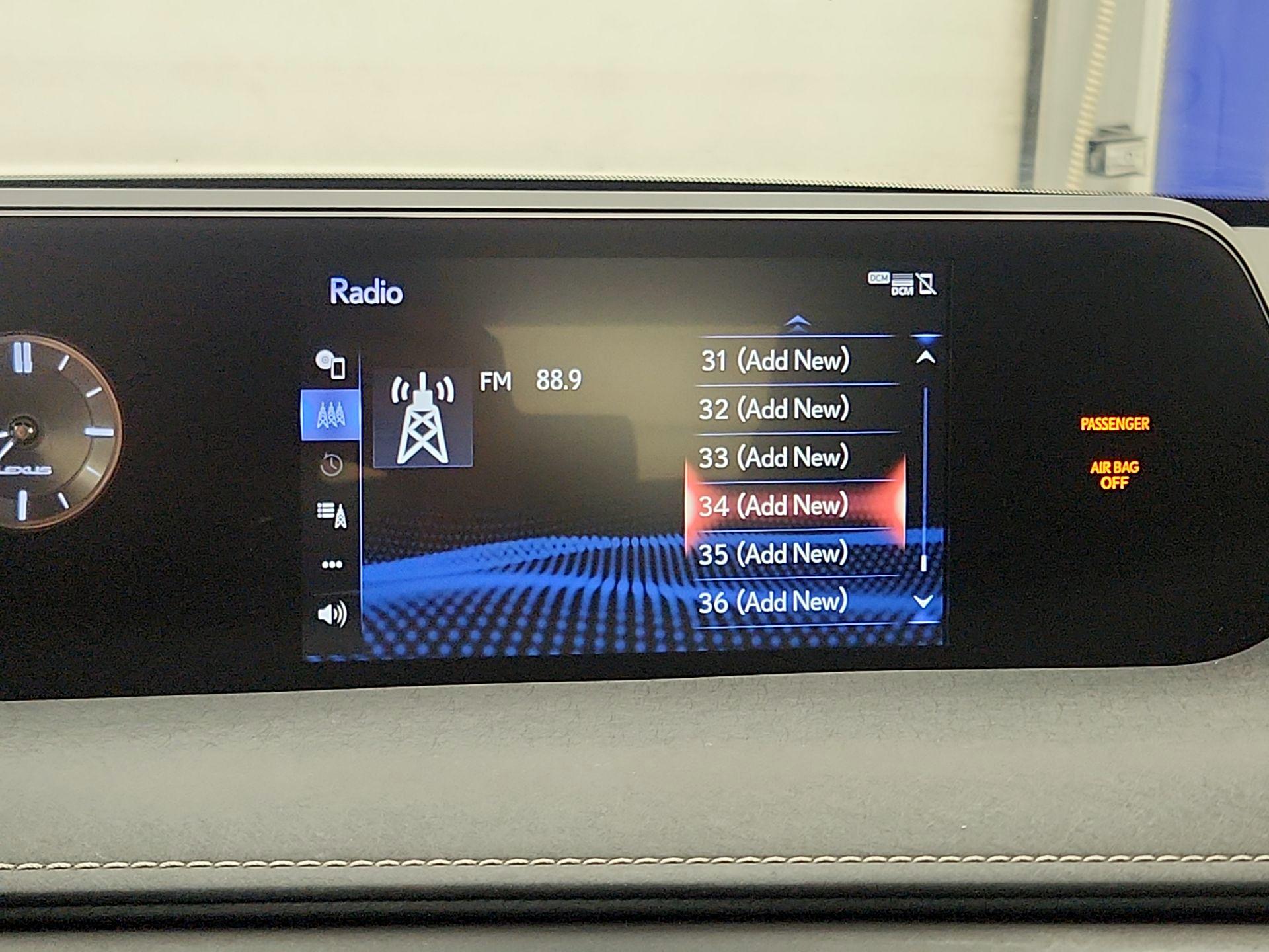 Thumbnail: 2019 Lexus UX - 15