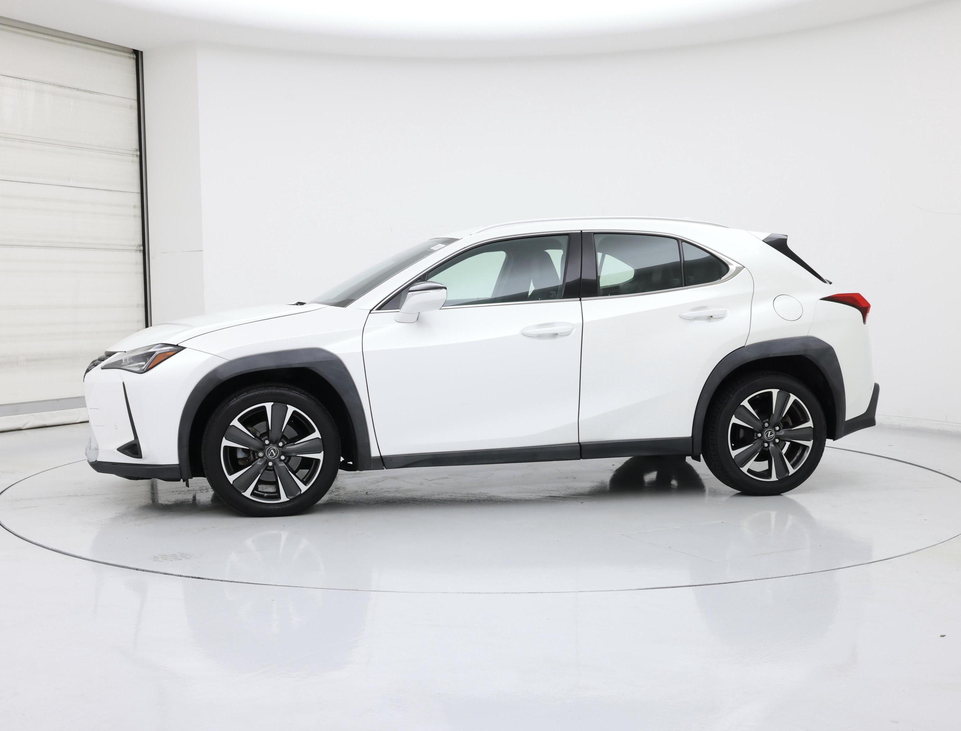 Thumbnail: 2019 Lexus UX - 3