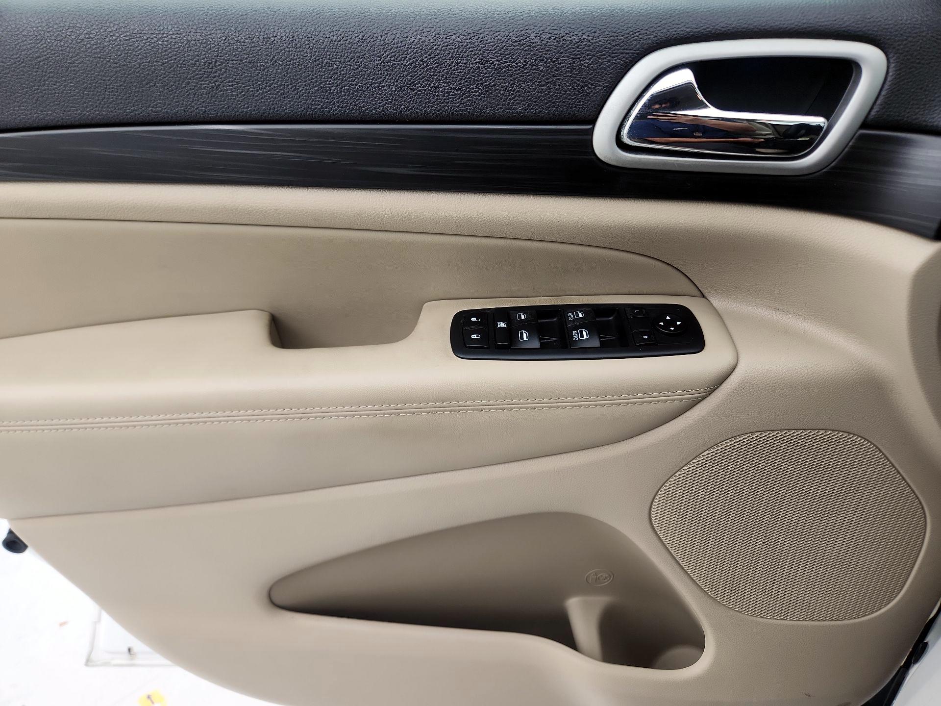 Thumbnail: 2020 Jeep Grand Cherokee - 12