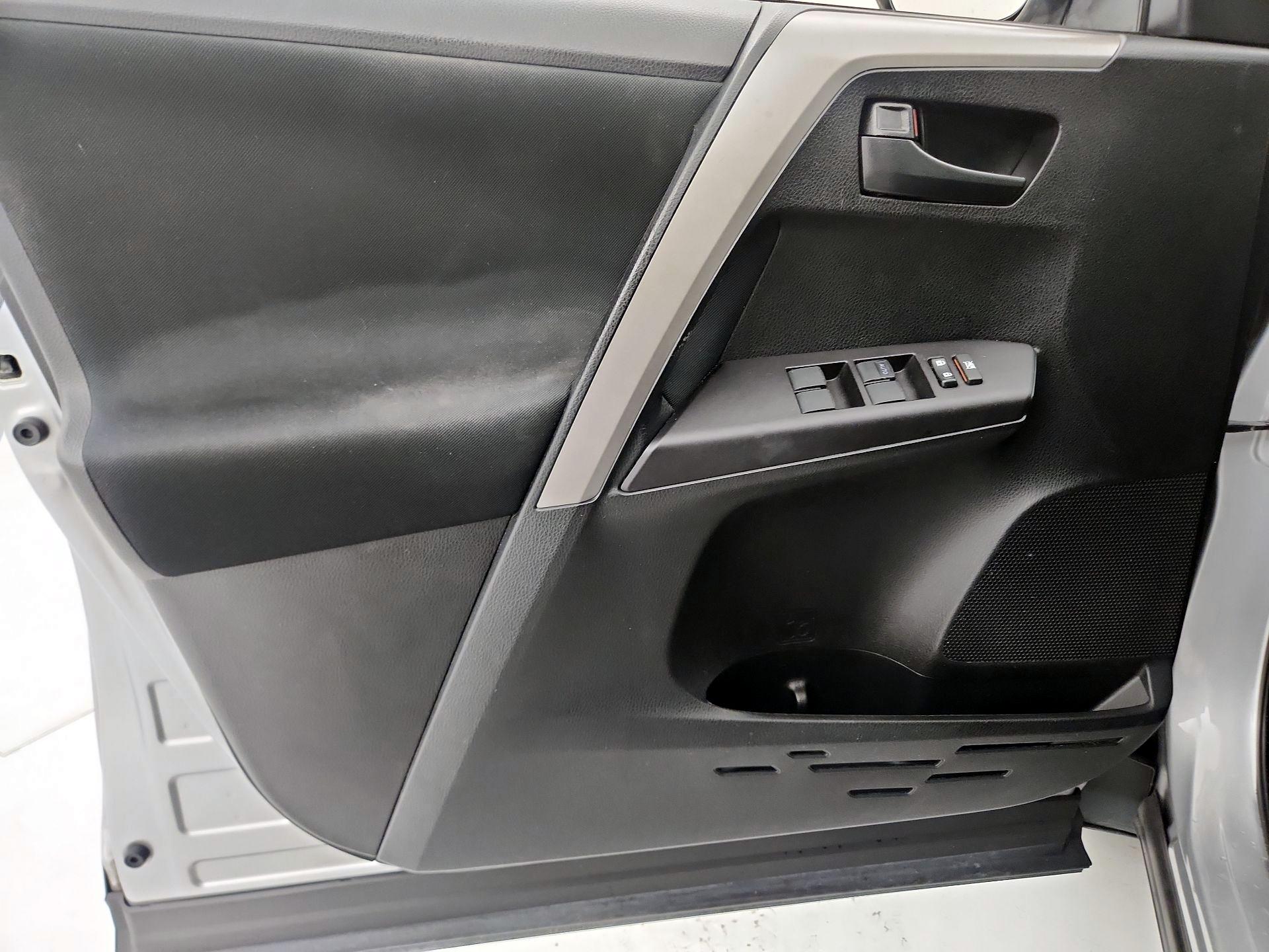 Thumbnail: 2018 Toyota RAV4 - 12