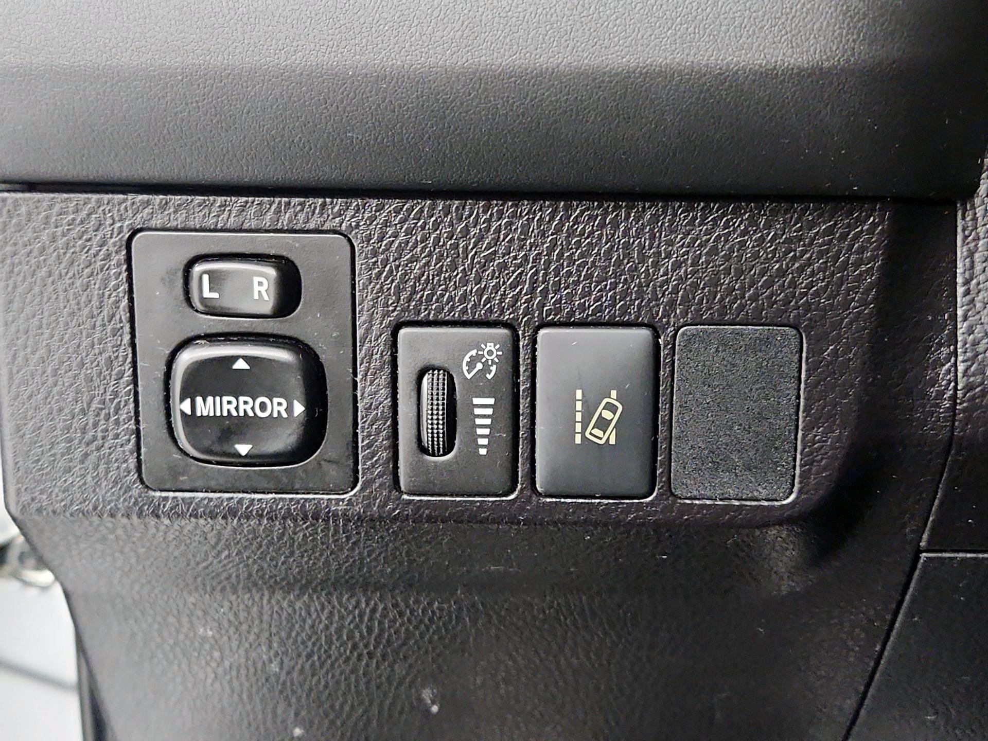 Thumbnail: 2018 Toyota RAV4 - 13