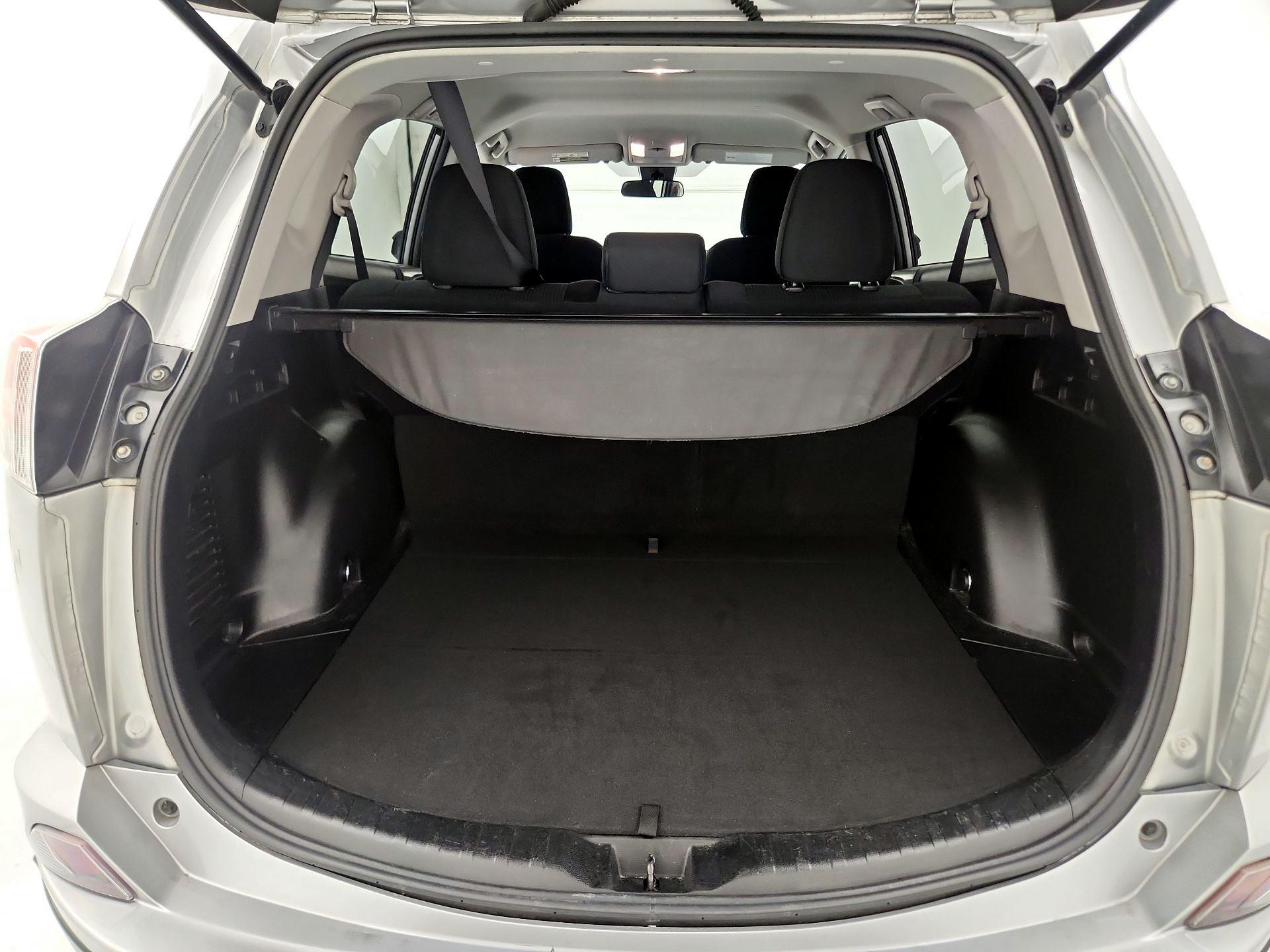 Thumbnail: 2018 Toyota RAV4 - 20