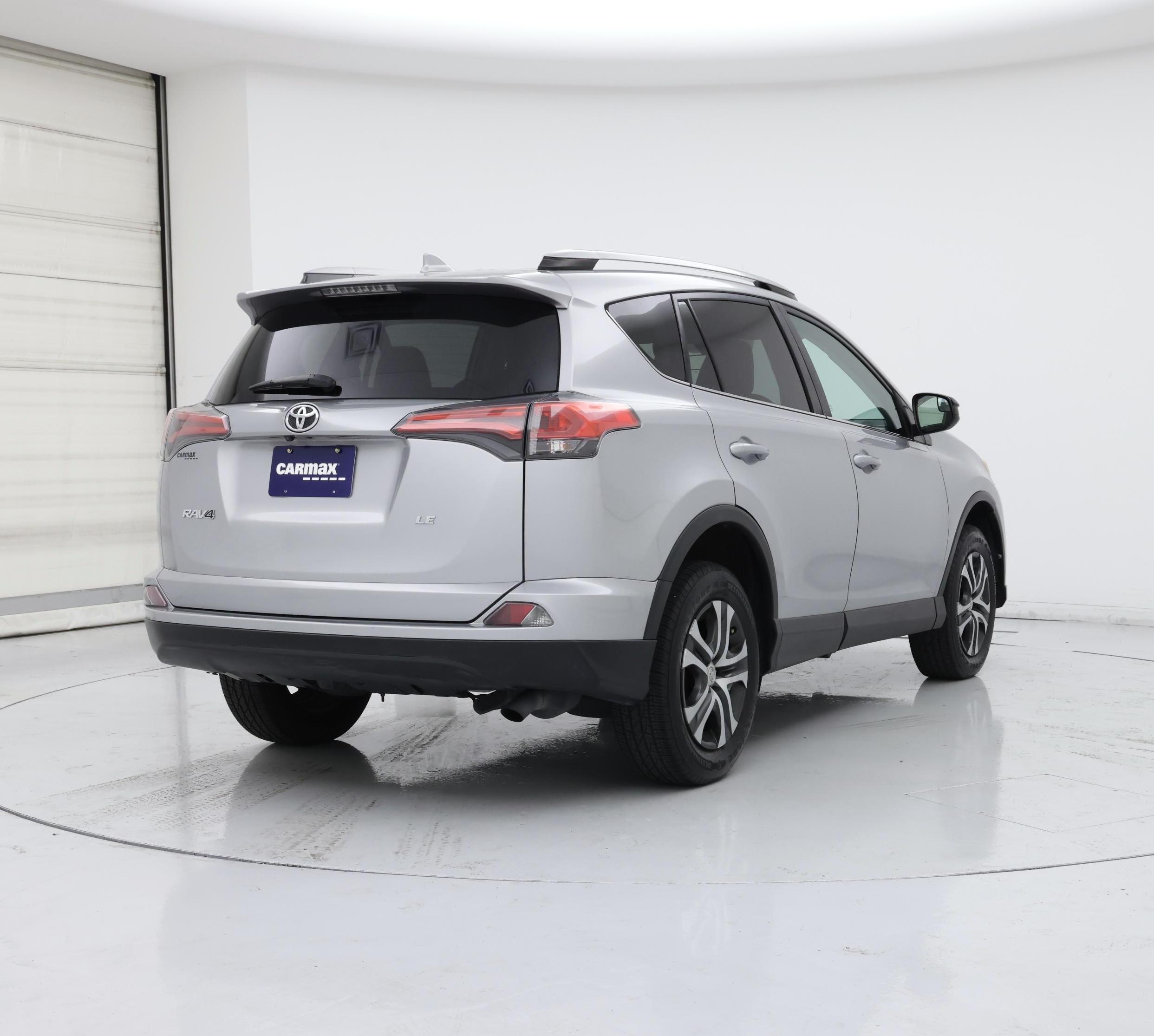 Thumbnail: 2018 Toyota RAV4 - 8